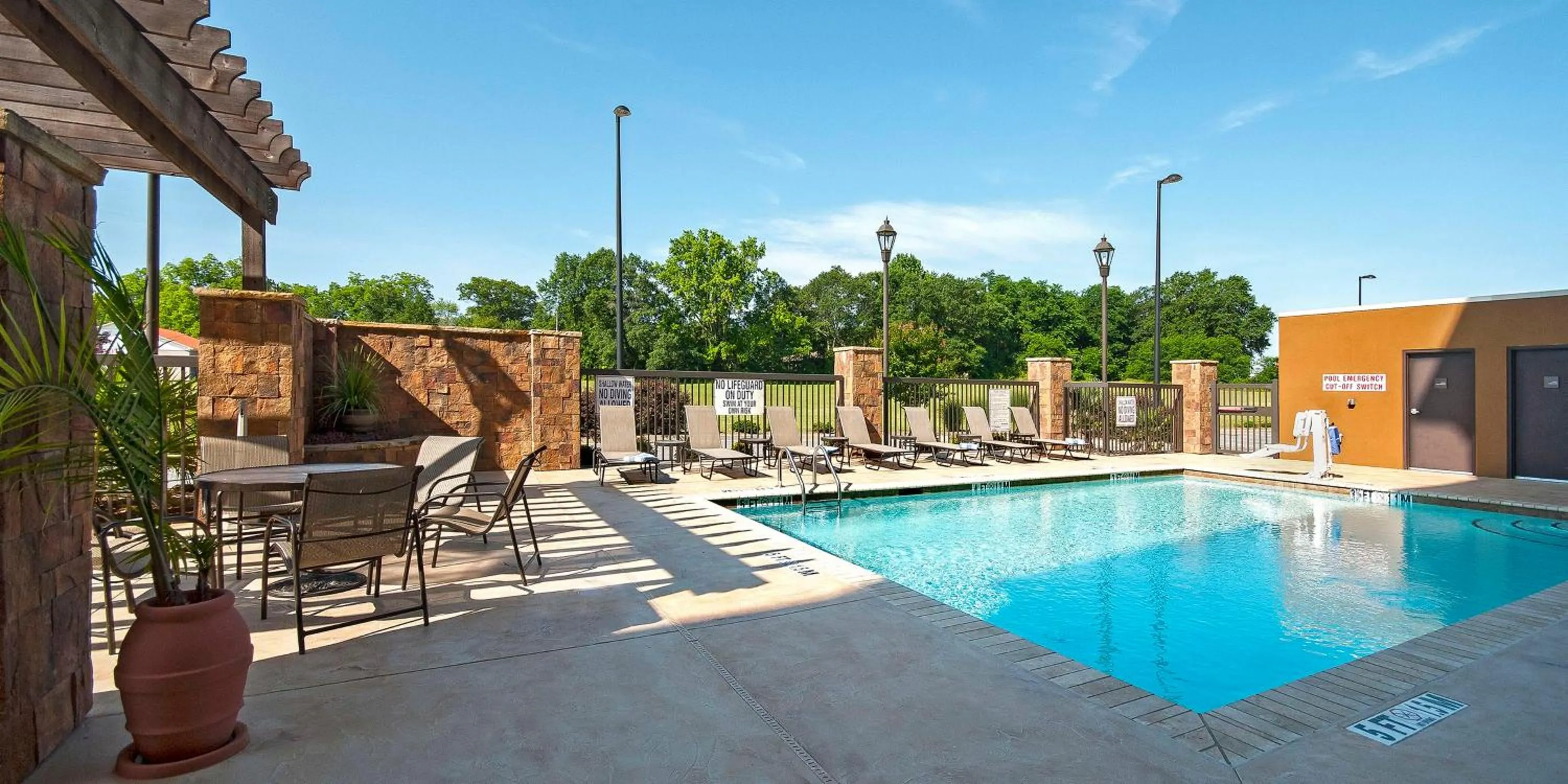 Pool view in Hampton Inn & Suites Seneca-Clemson Area