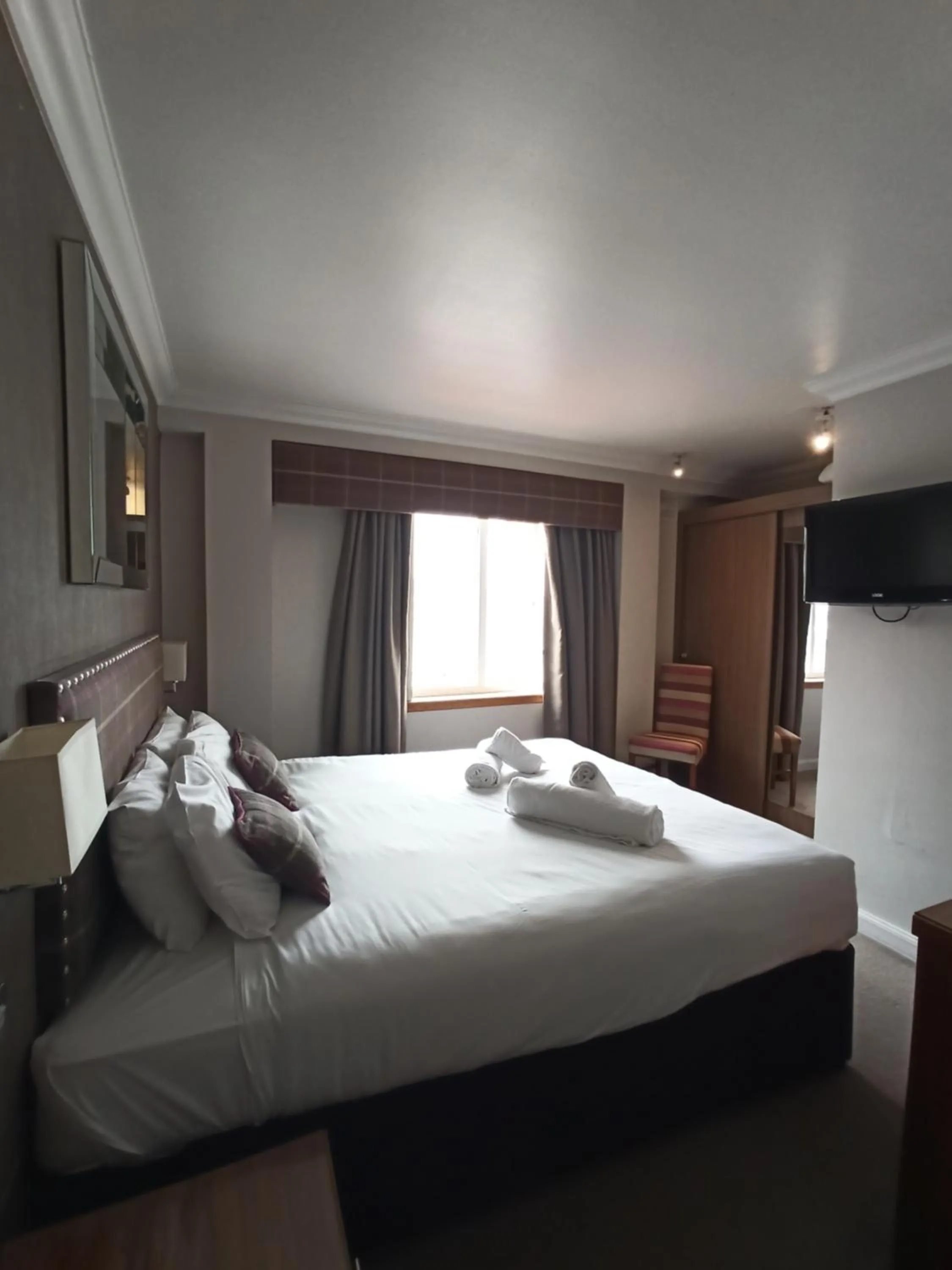 Bed in Anchor Hotel and Seabed Restaurant