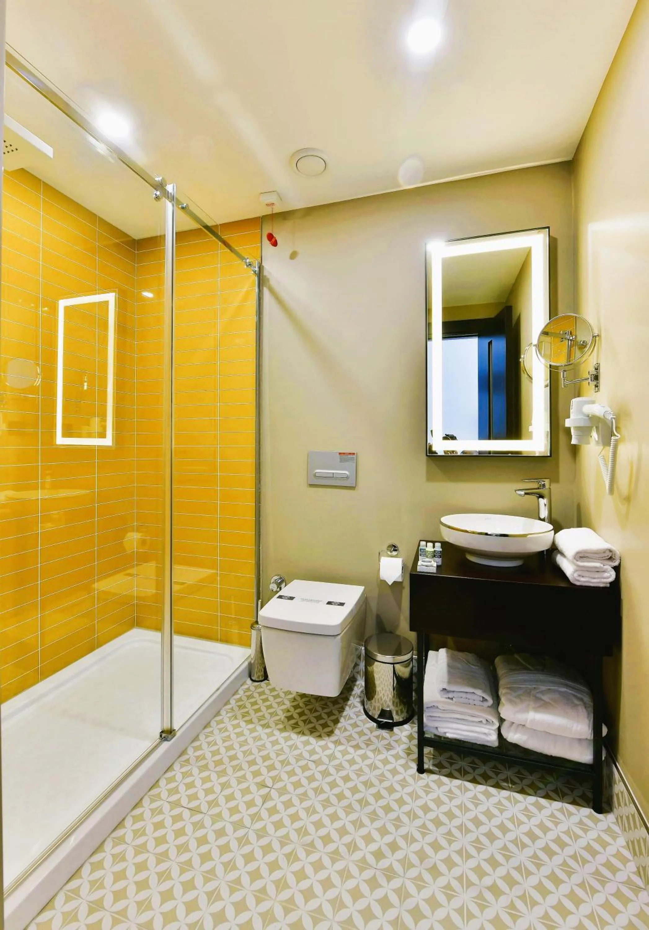 Shower in Ghan Hotel