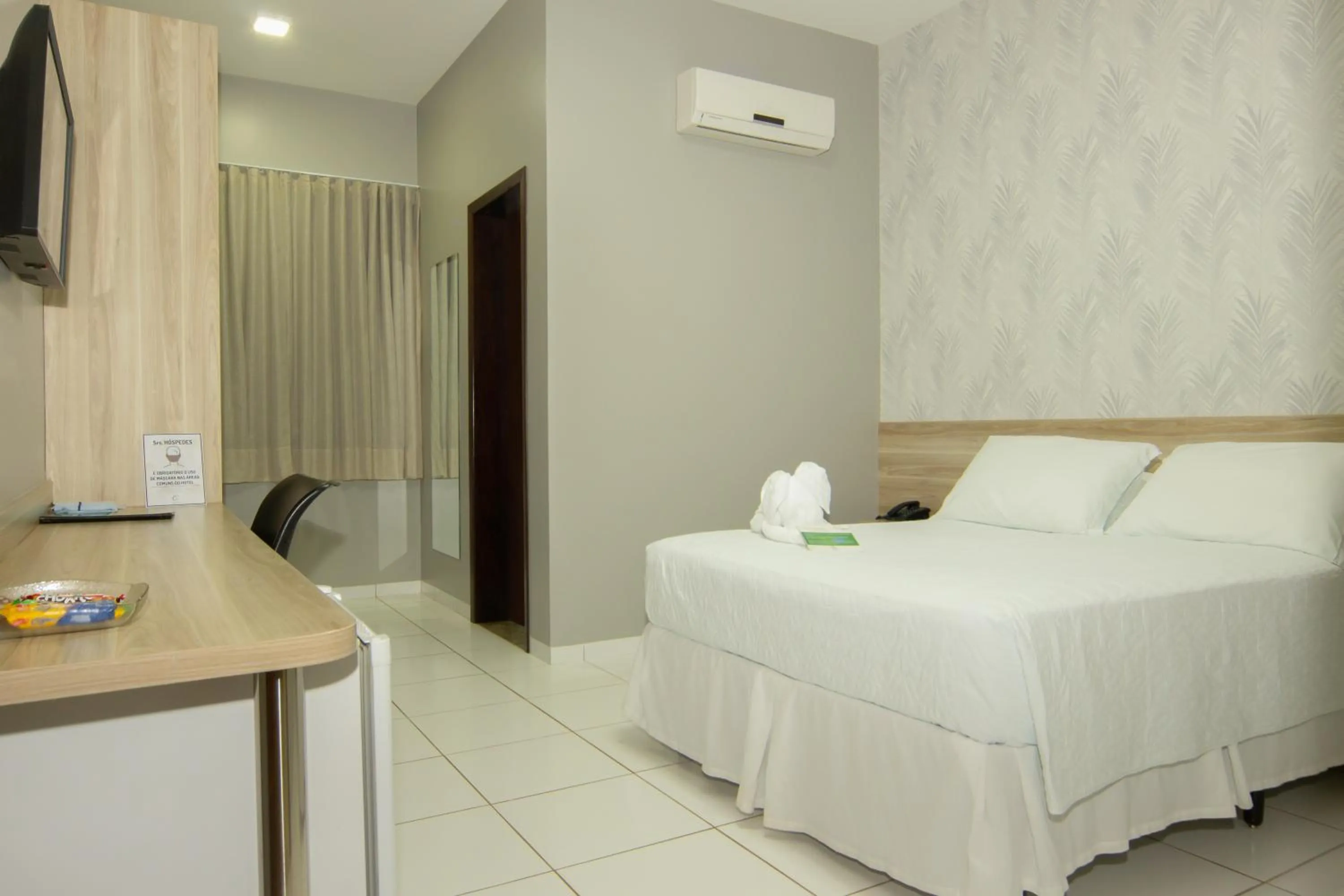 Bedroom, Bed in Hotel Mandino