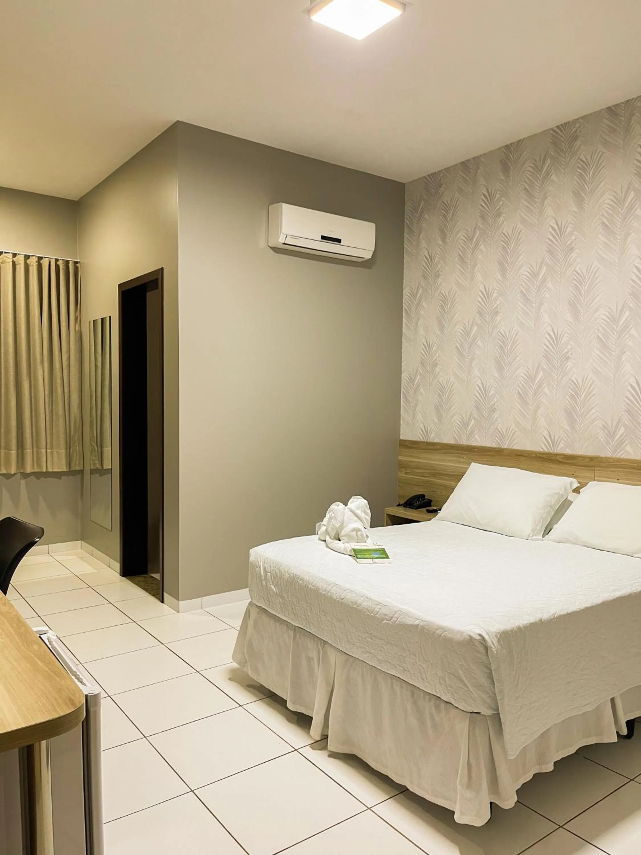 Bedroom, Bed in Hotel Mandino