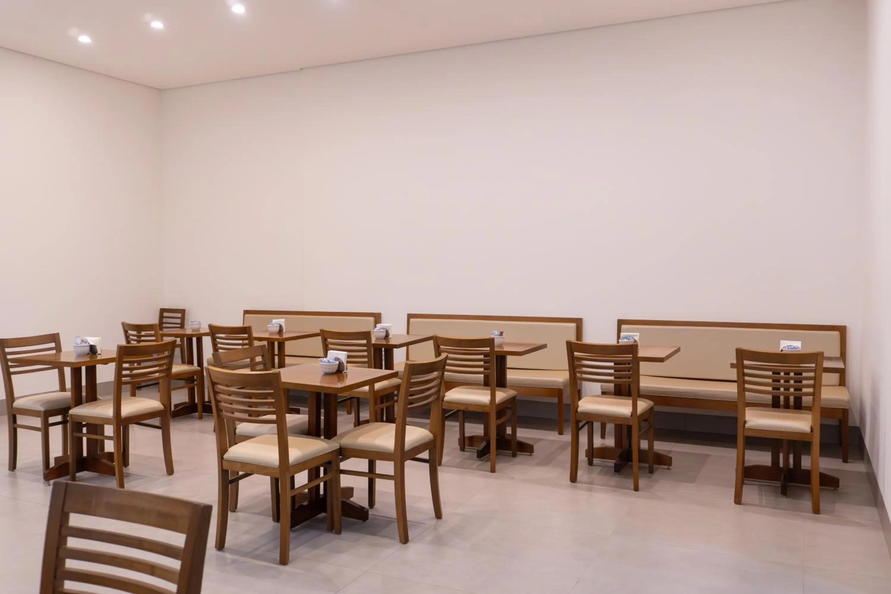 Restaurant/places to eat in Hotel Mandino