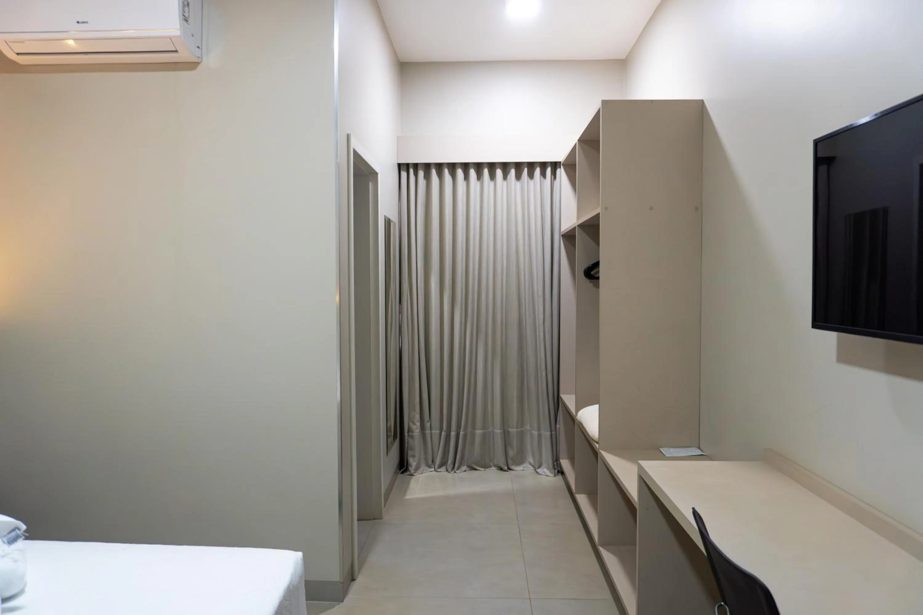 Photo of the whole room, Bed in Hotel Mandino