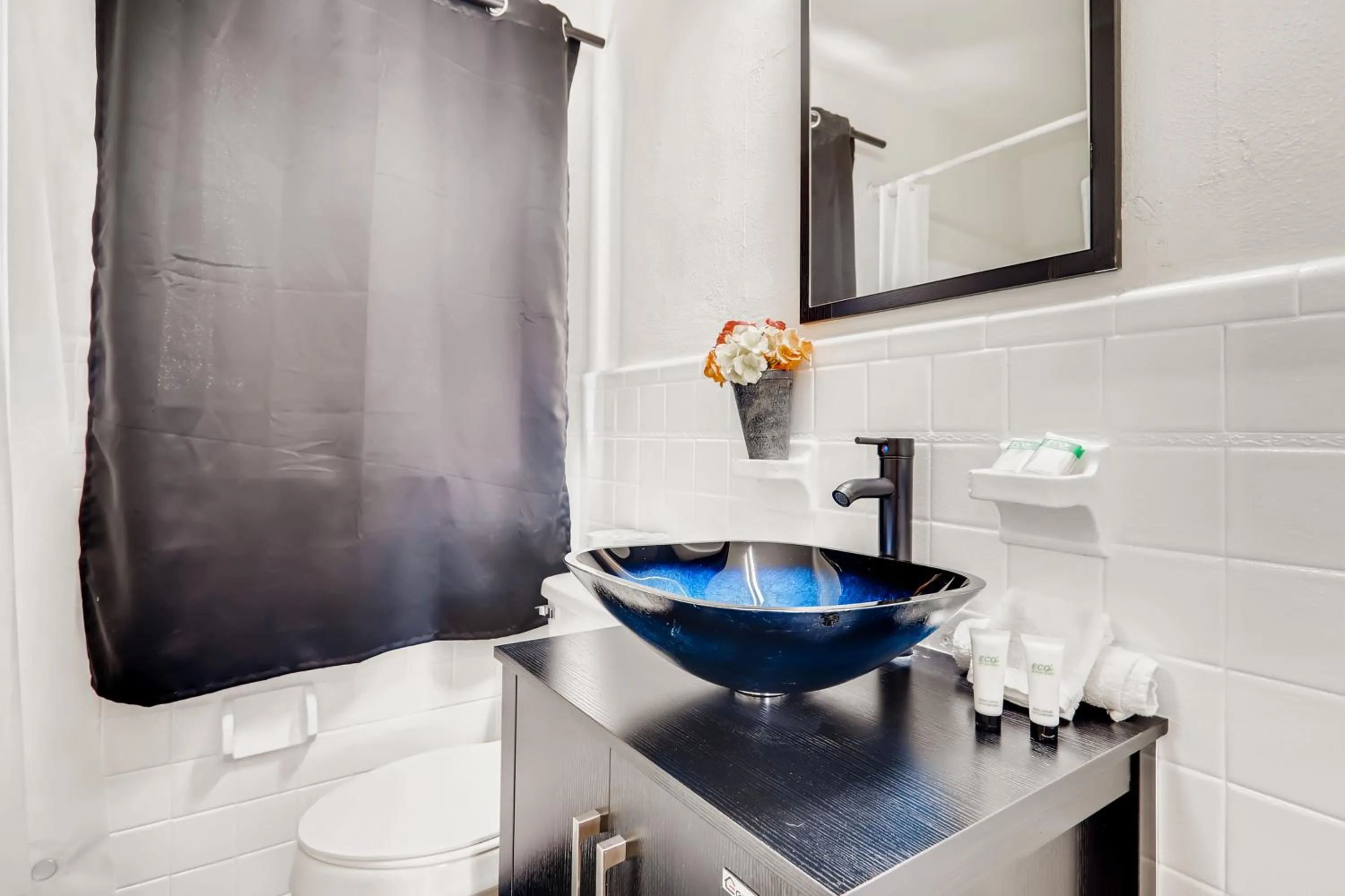 Coral Sands Boutique Lux Studio