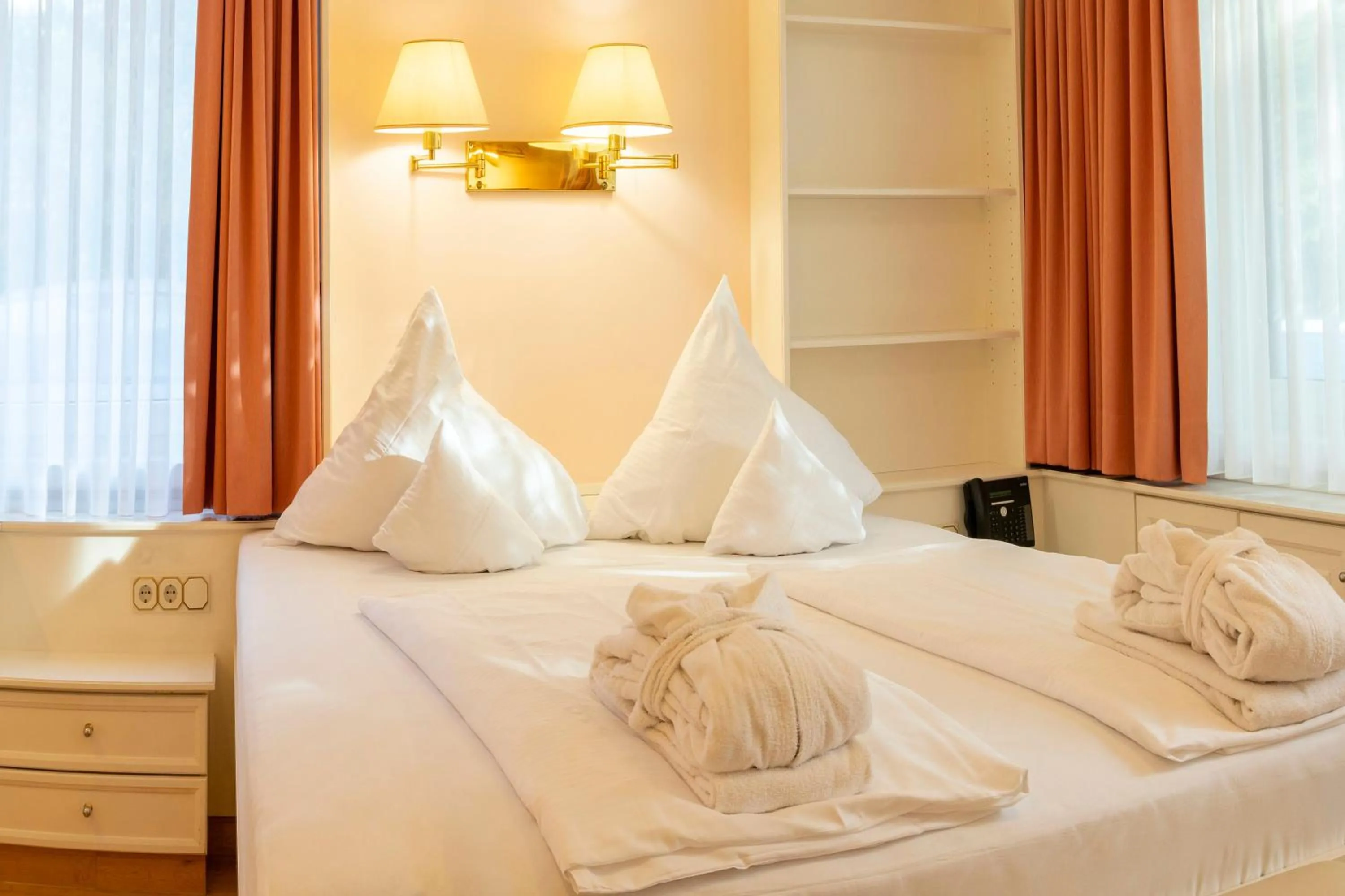 Photo of the whole room, Bed in Ringhotel Fährhaus