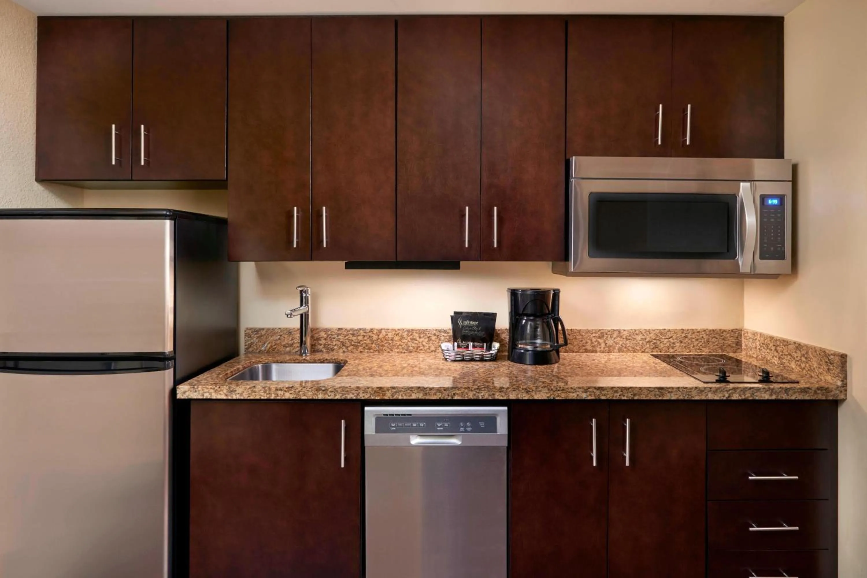 Kitchen or kitchenette in TownePlace Suites by Marriott Thunder Bay