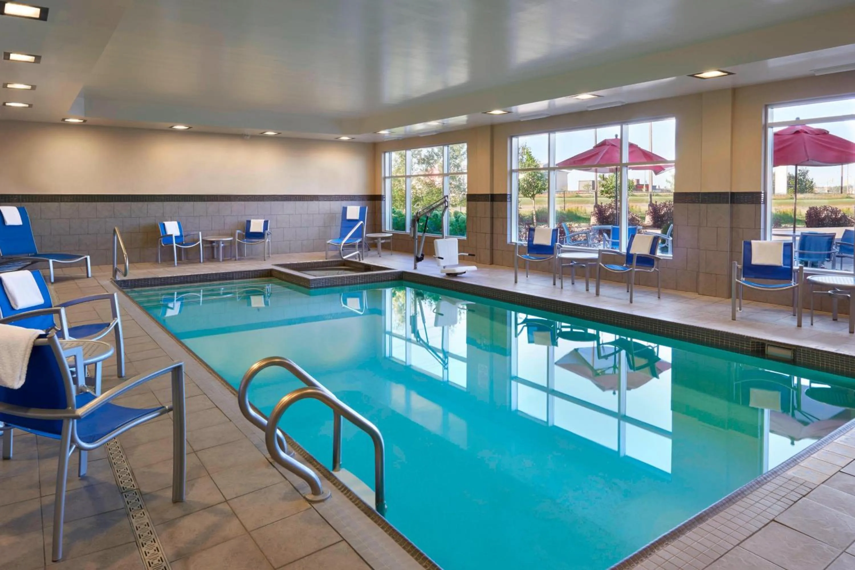 Swimming pool in TownePlace Suites by Marriott Thunder Bay
