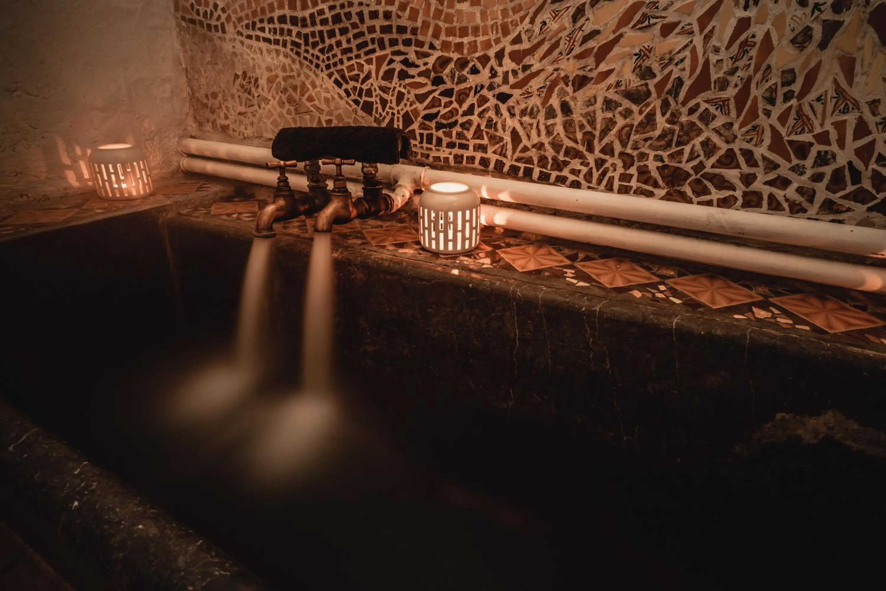 Hot Spring Bath in Bains de Secours, Chambres d'hotes