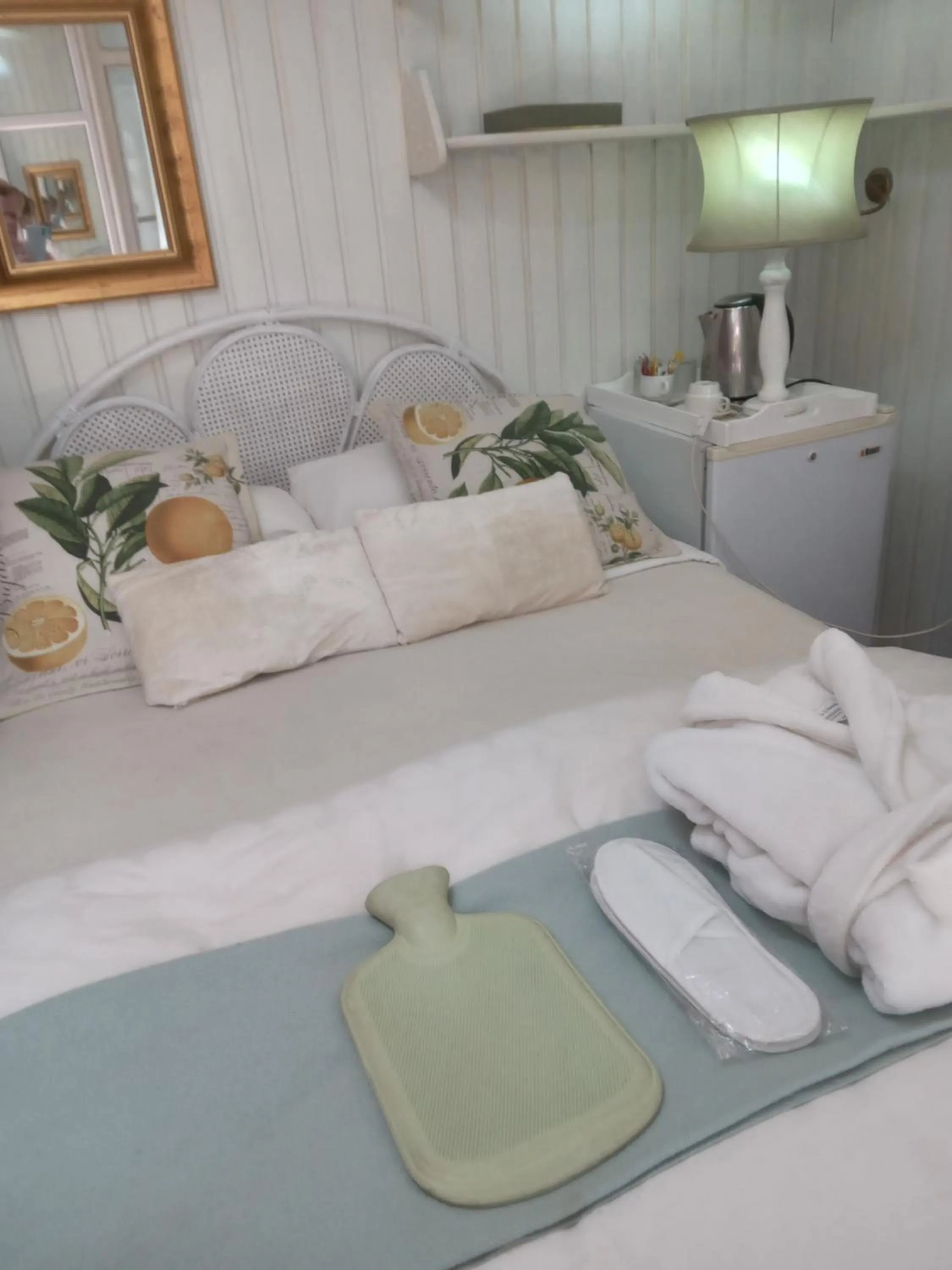 Bed in Emerald Guest House Springs