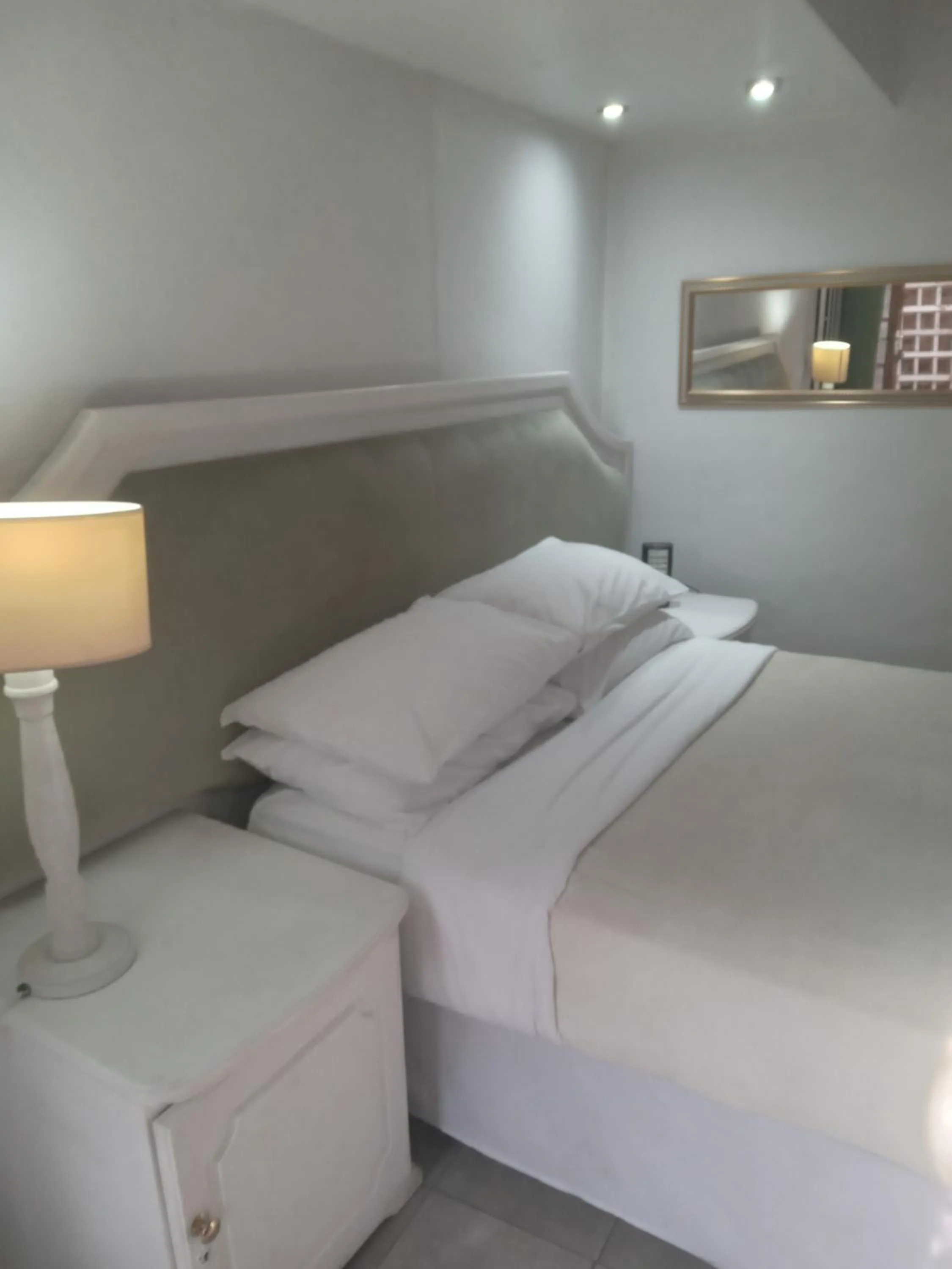 Bed in Emerald Guest House Springs