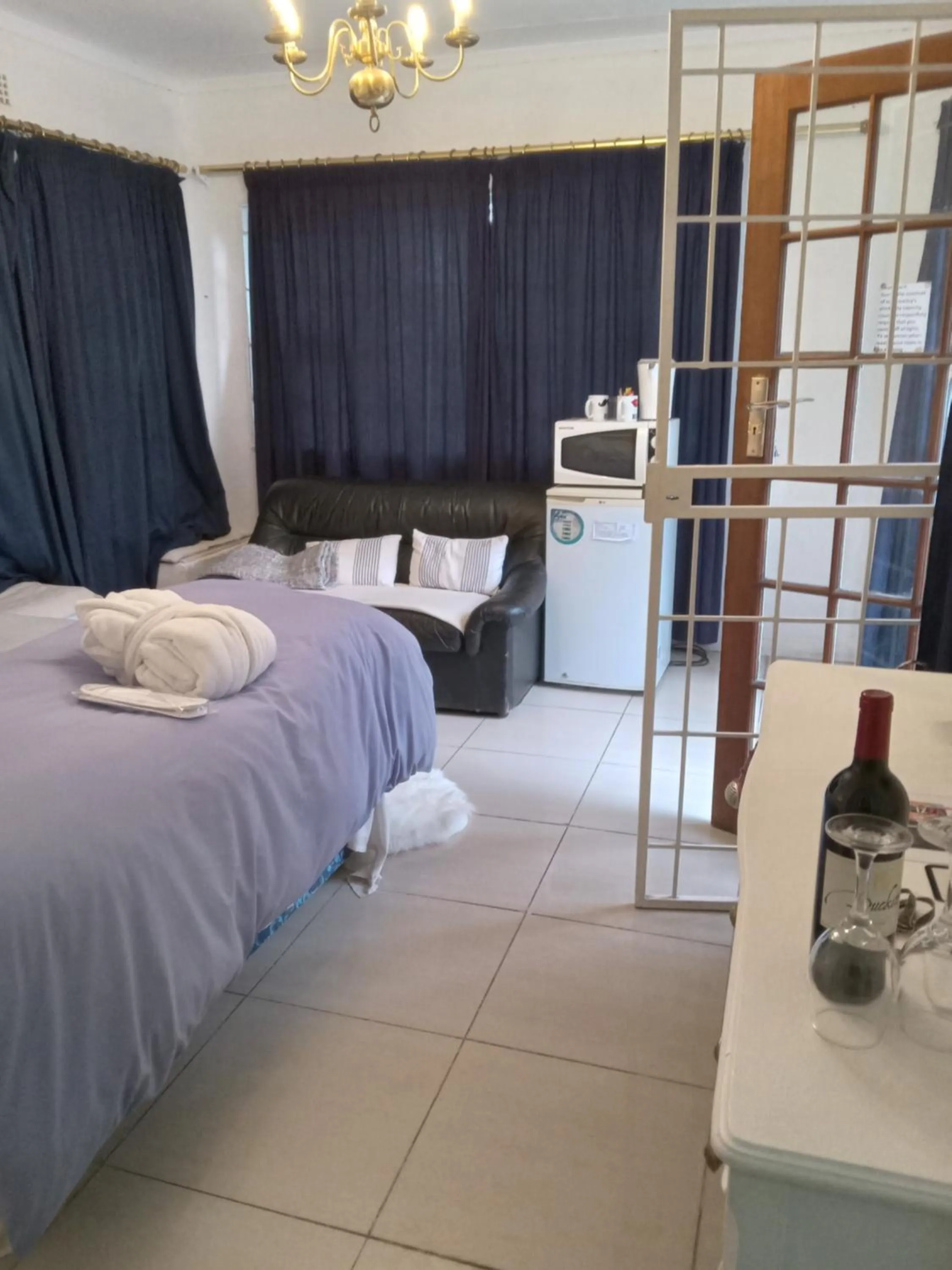 Bed in Emerald Guest House Springs