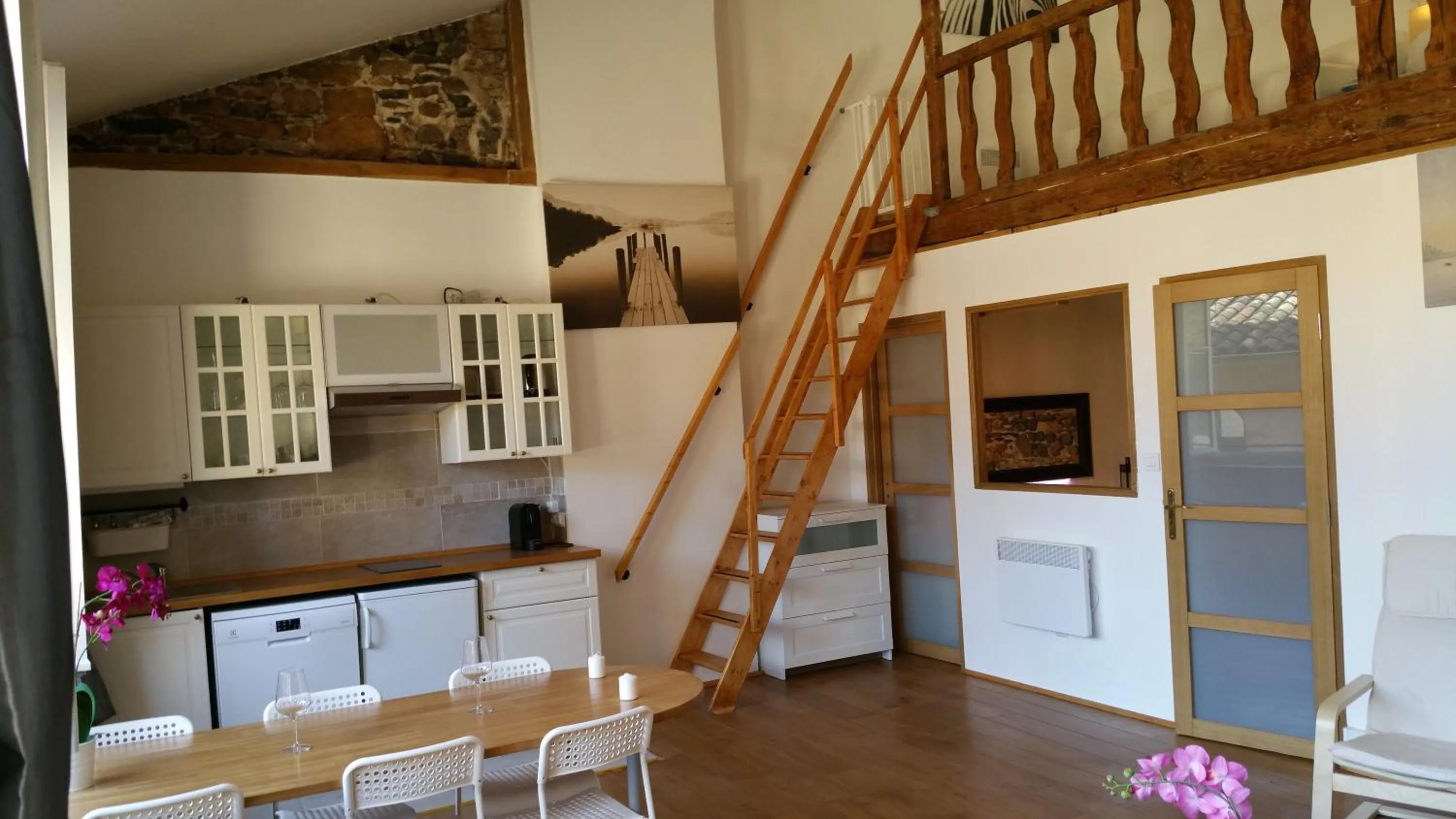 Dining area in La Loge Du Vieux Lyon