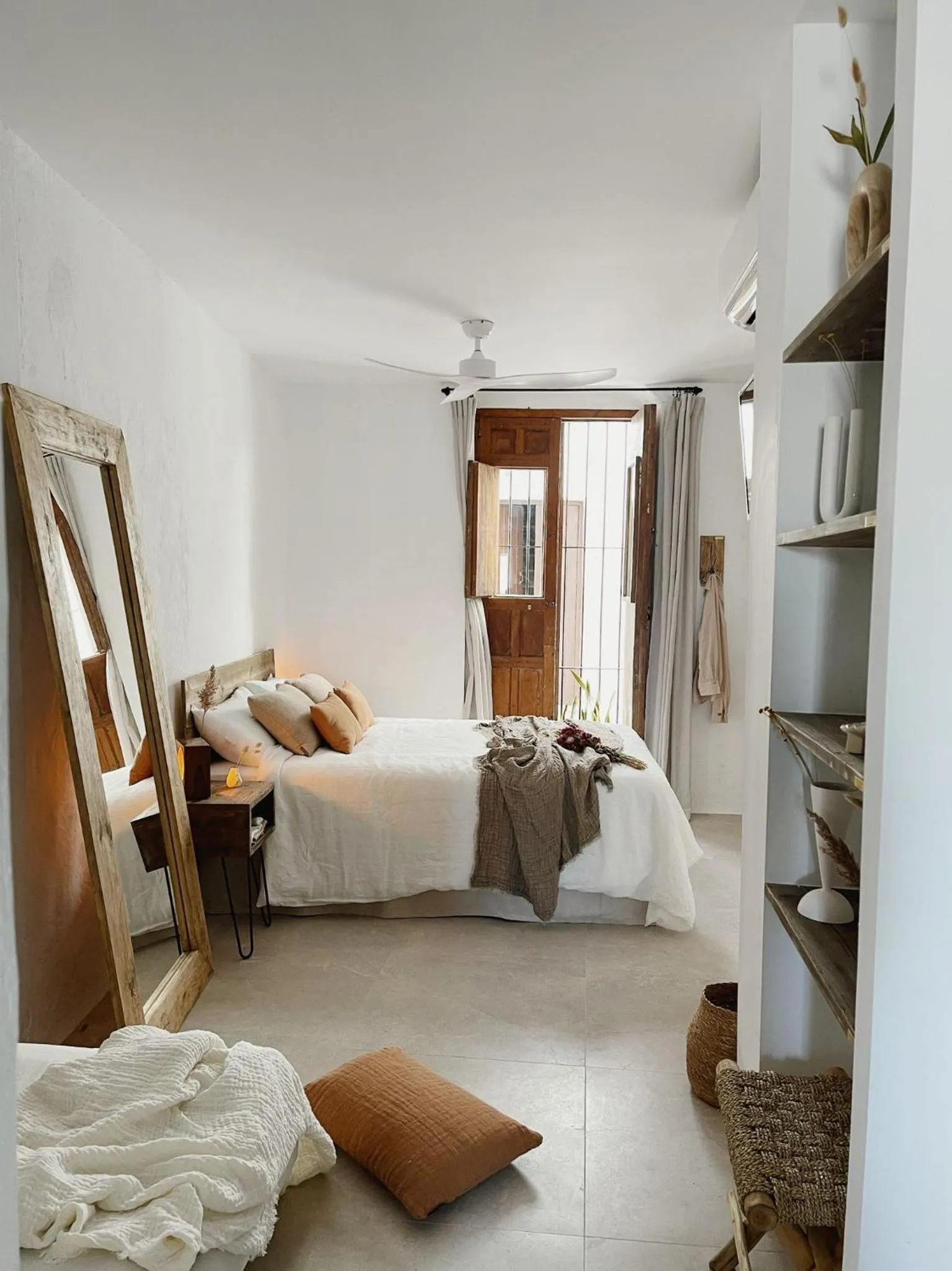 Photo of the whole room, Bed in Manzanilla - Hospedería Boutique by La Judería De Vejer- ADULTS ONLY