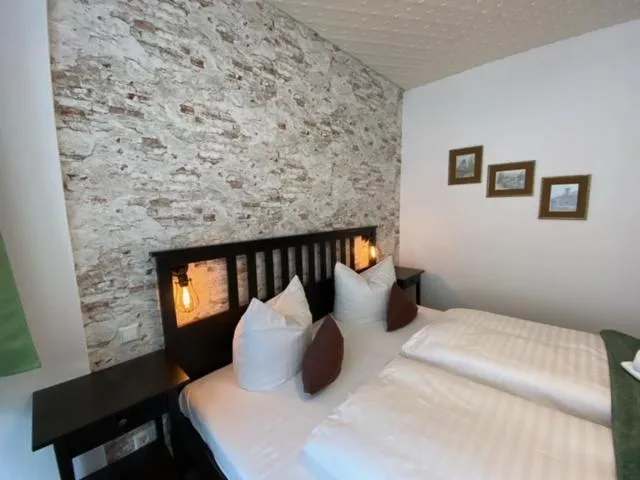 Bed in Hotel Rathaus