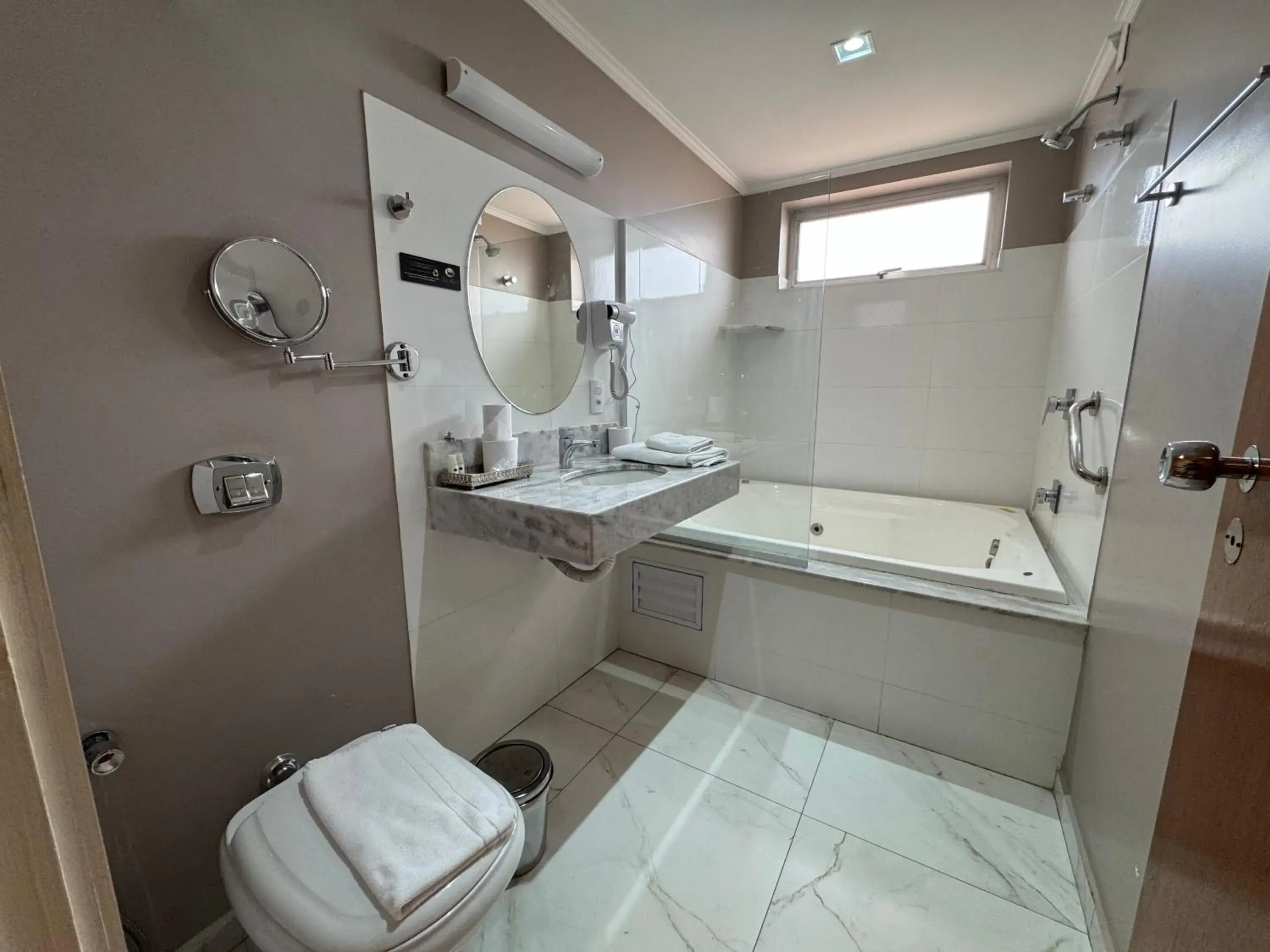 King Suite with Spa Bath in Hotel Marques King Suite with Spa Bath in Hotel Marques