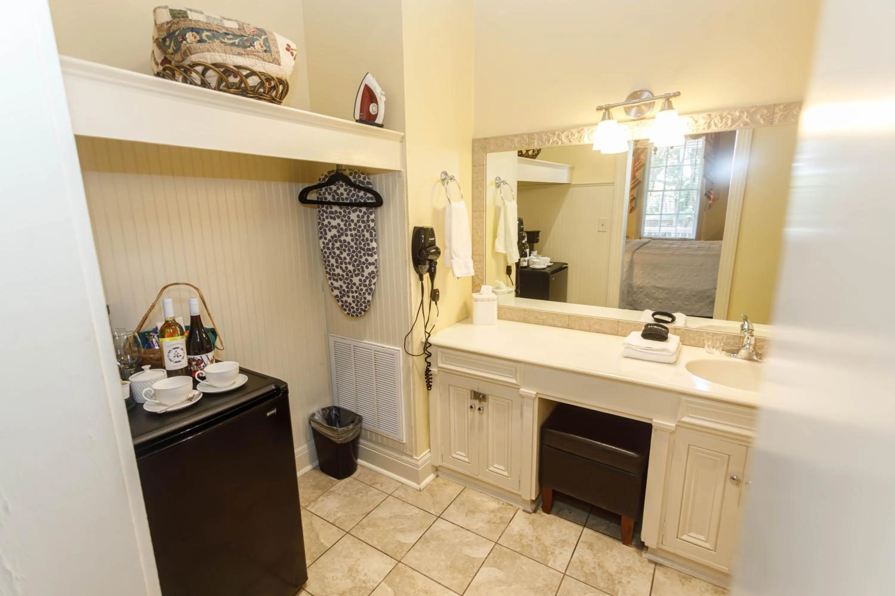 Anchuca Historic Mansion & Inn