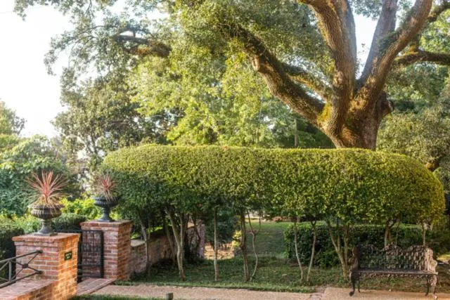 Anchuca Historic Mansion & Inn