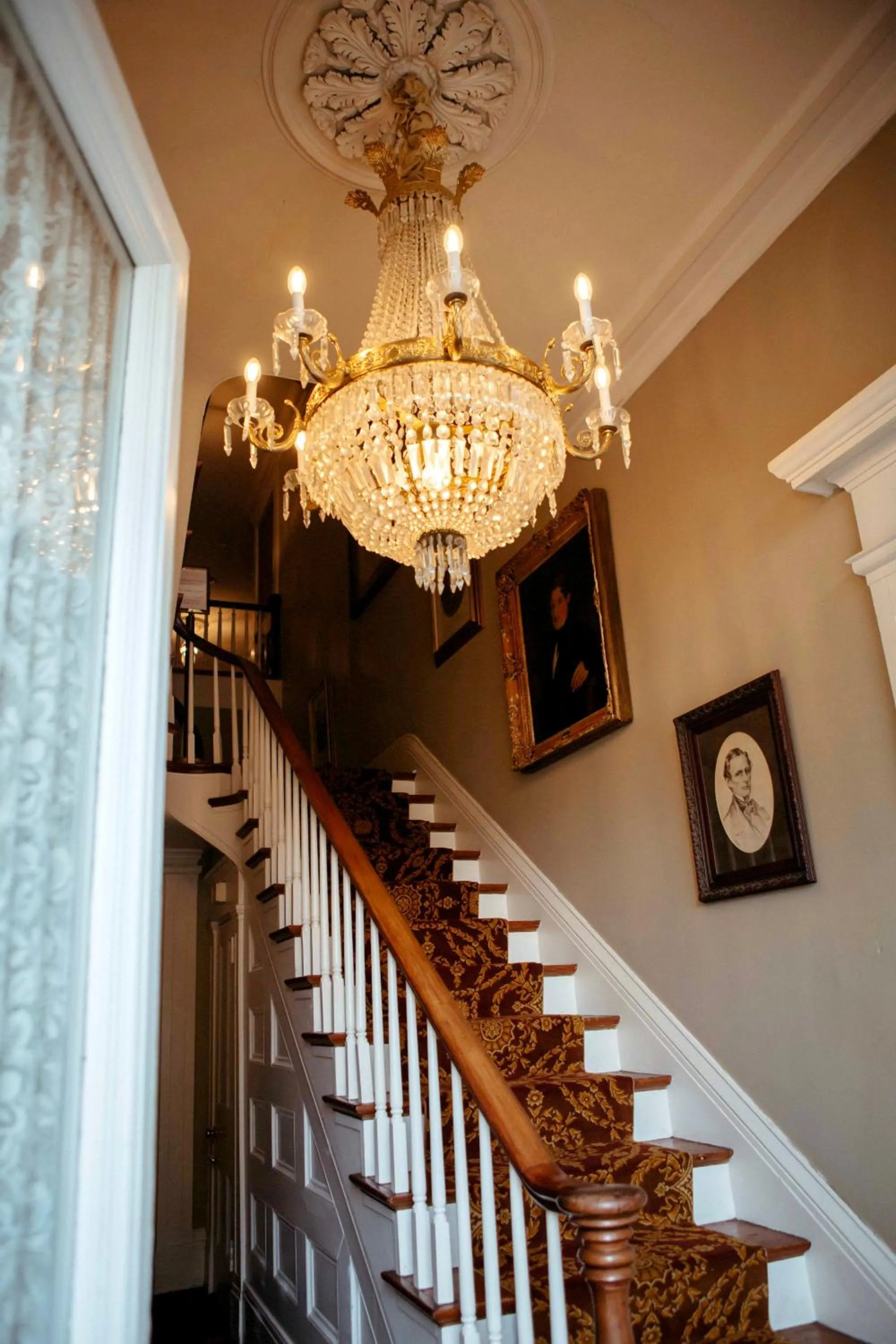 Facade/entrance in Anchuca Historic Mansion & Inn