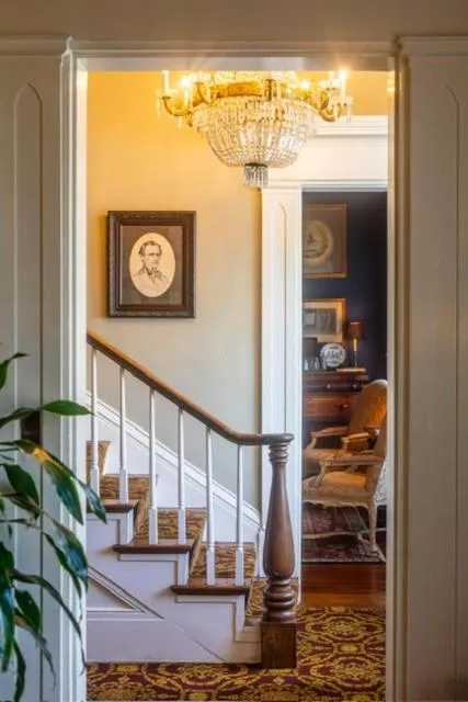 Anchuca Historic Mansion & Inn