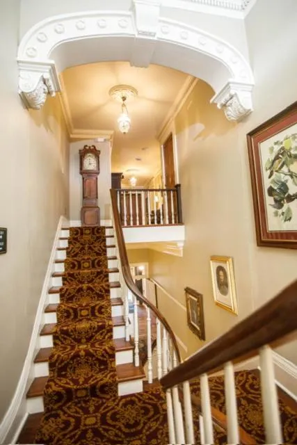 Anchuca Historic Mansion & Inn