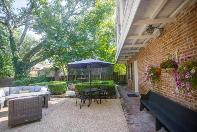 Anchuca Historic Mansion & Inn