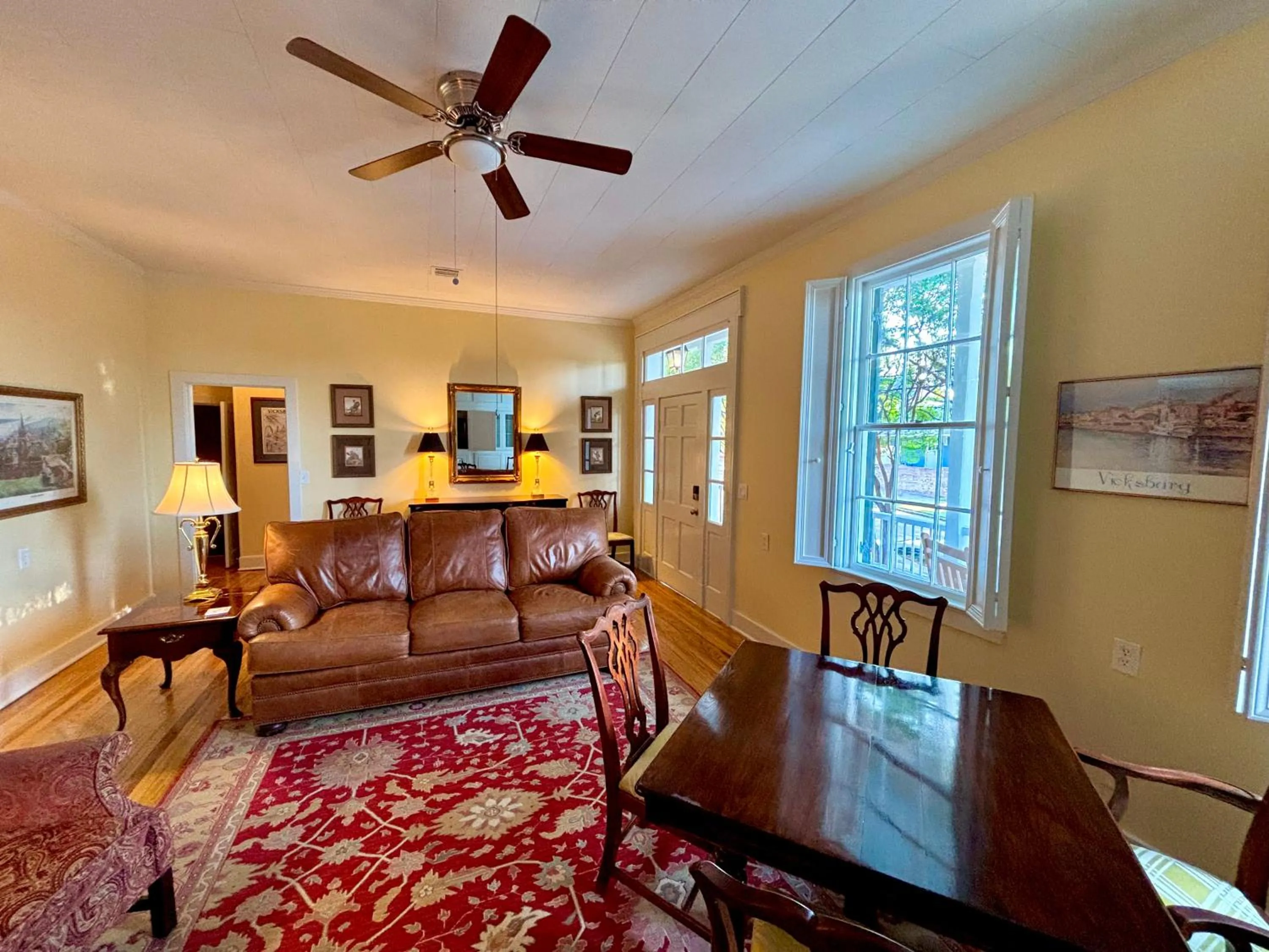 Anchuca Historic Mansion & Inn