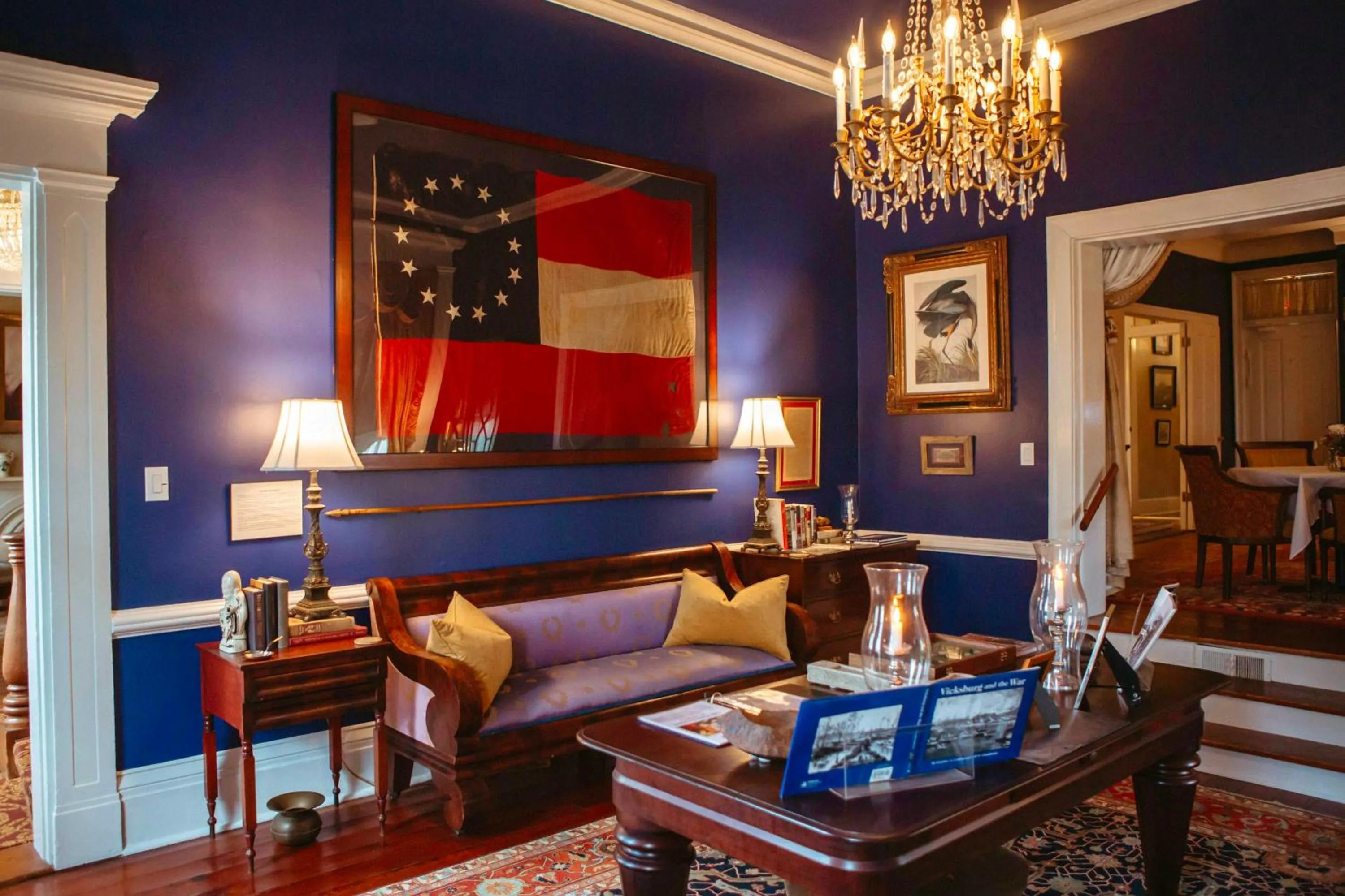 Library in Anchuca Historic Mansion & Inn