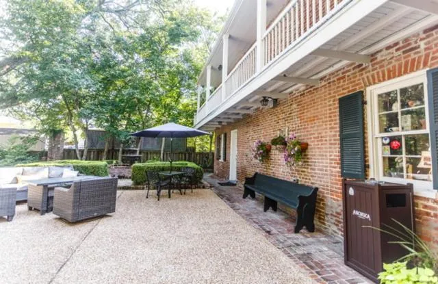 Anchuca Historic Mansion & Inn