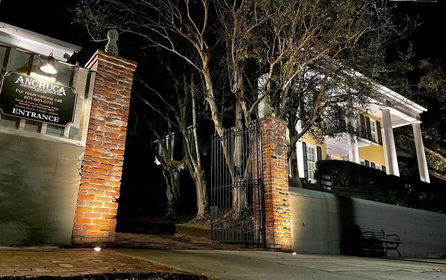 Property building in Anchuca Historic Mansion & Inn