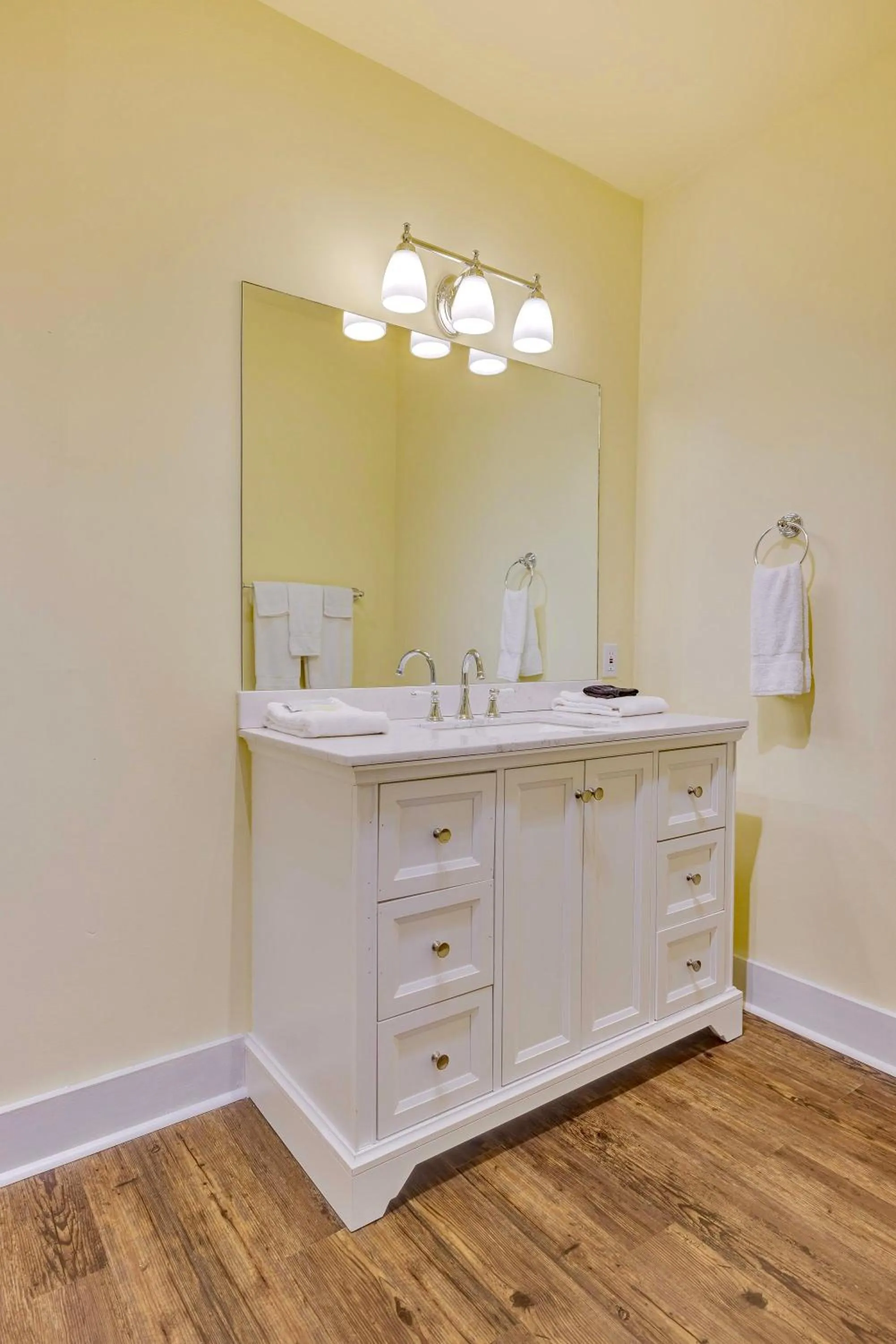 Bathroom in Anchuca Historic Mansion & Inn
