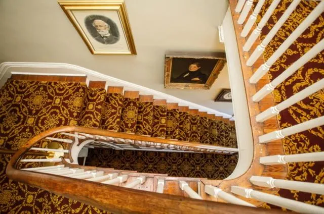 Anchuca Historic Mansion & Inn