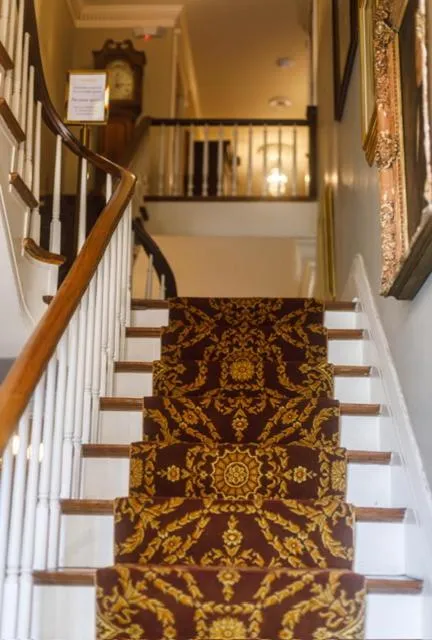 Anchuca Historic Mansion & Inn