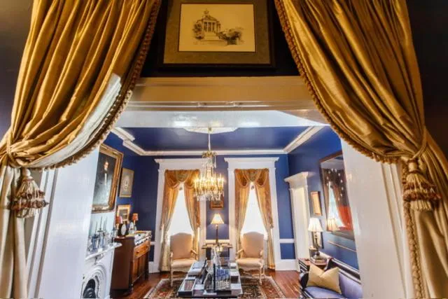 Anchuca Historic Mansion & Inn