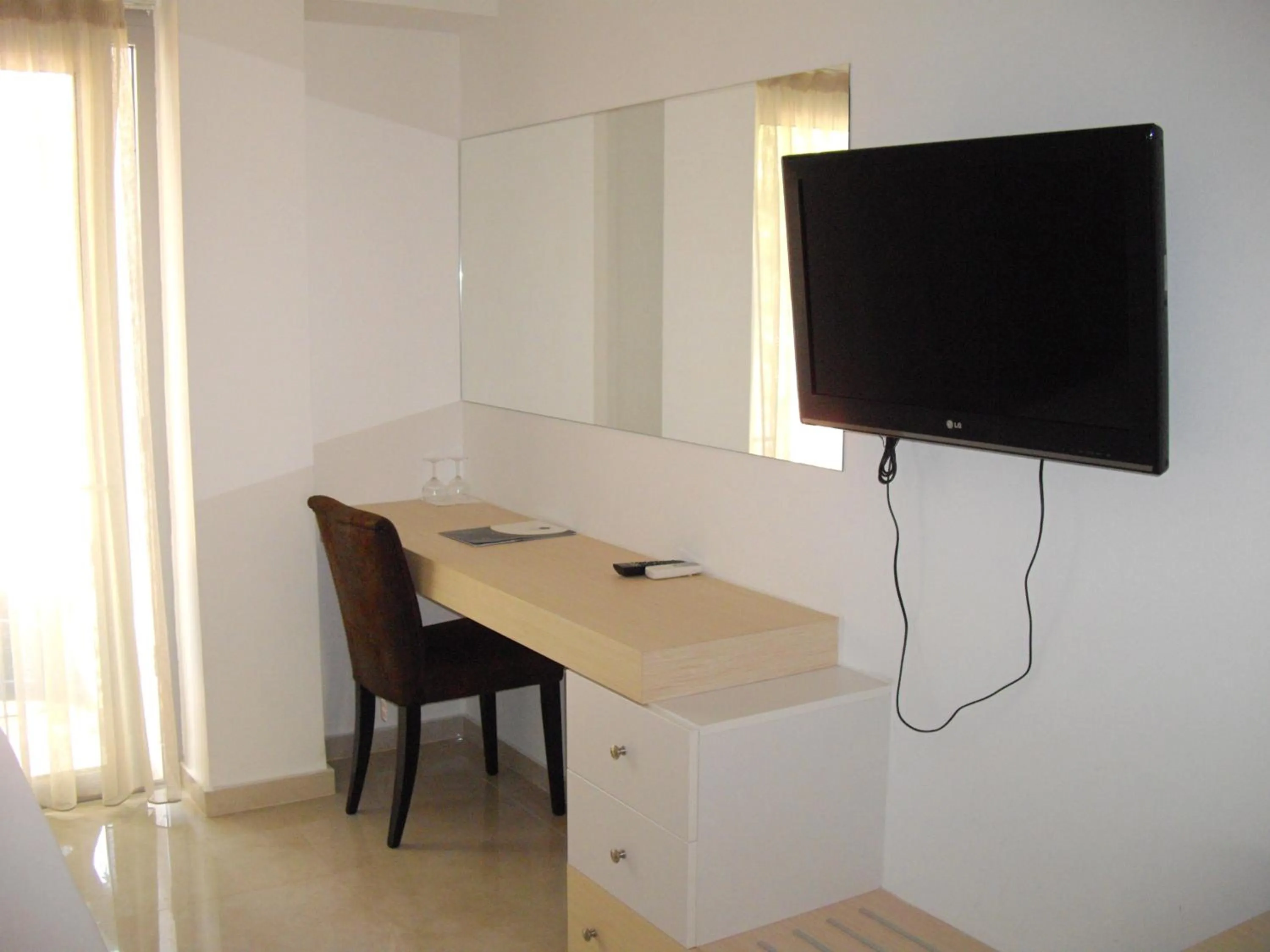 TV and multimedia in Crystal Hotel