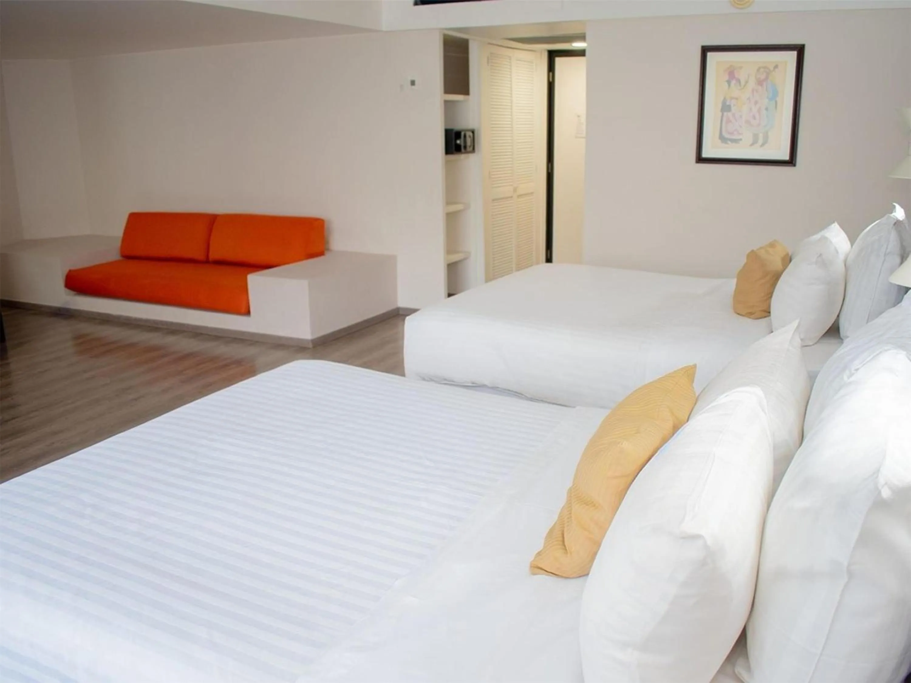 Photo of the whole room, Bed in Grand Cantalagua Hotel Morelia, BW Signature Collection