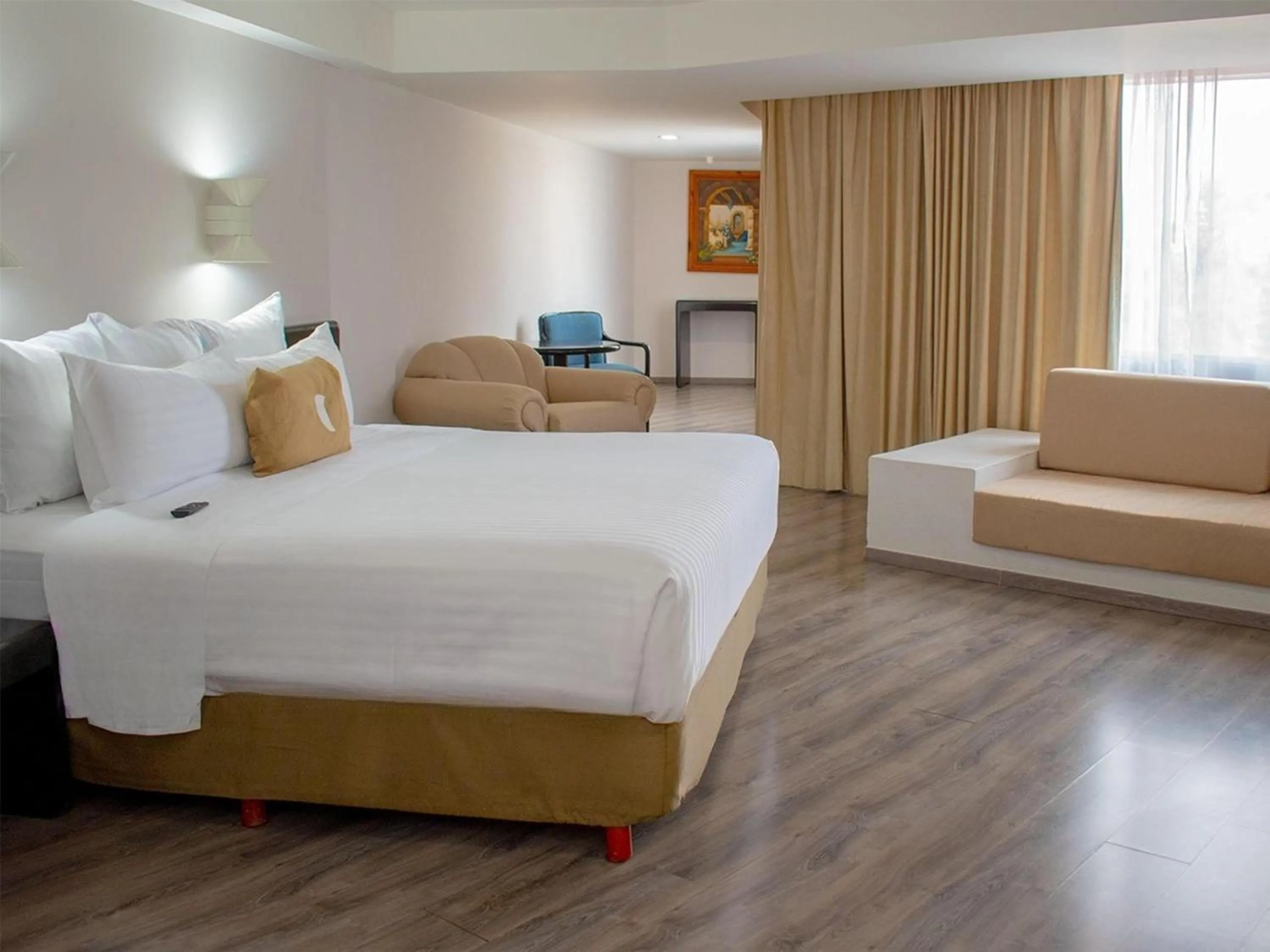 Photo of the whole room, Bed in Grand Cantalagua Hotel Morelia, BW Signature Collection