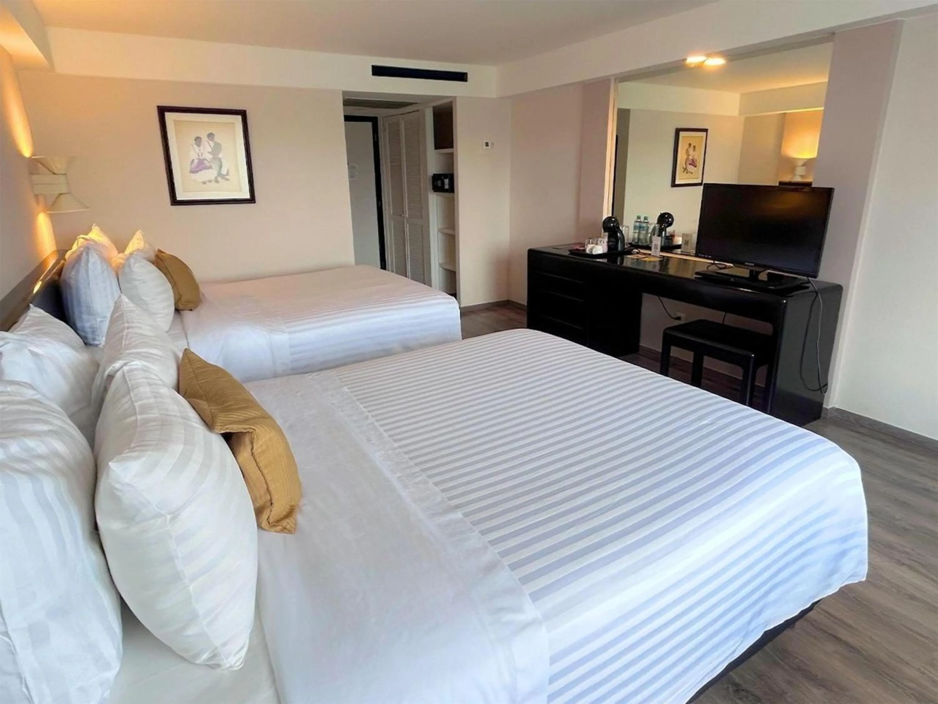 Bedroom, Bed in Grand Cantalagua Hotel Morelia, BW Signature Collection