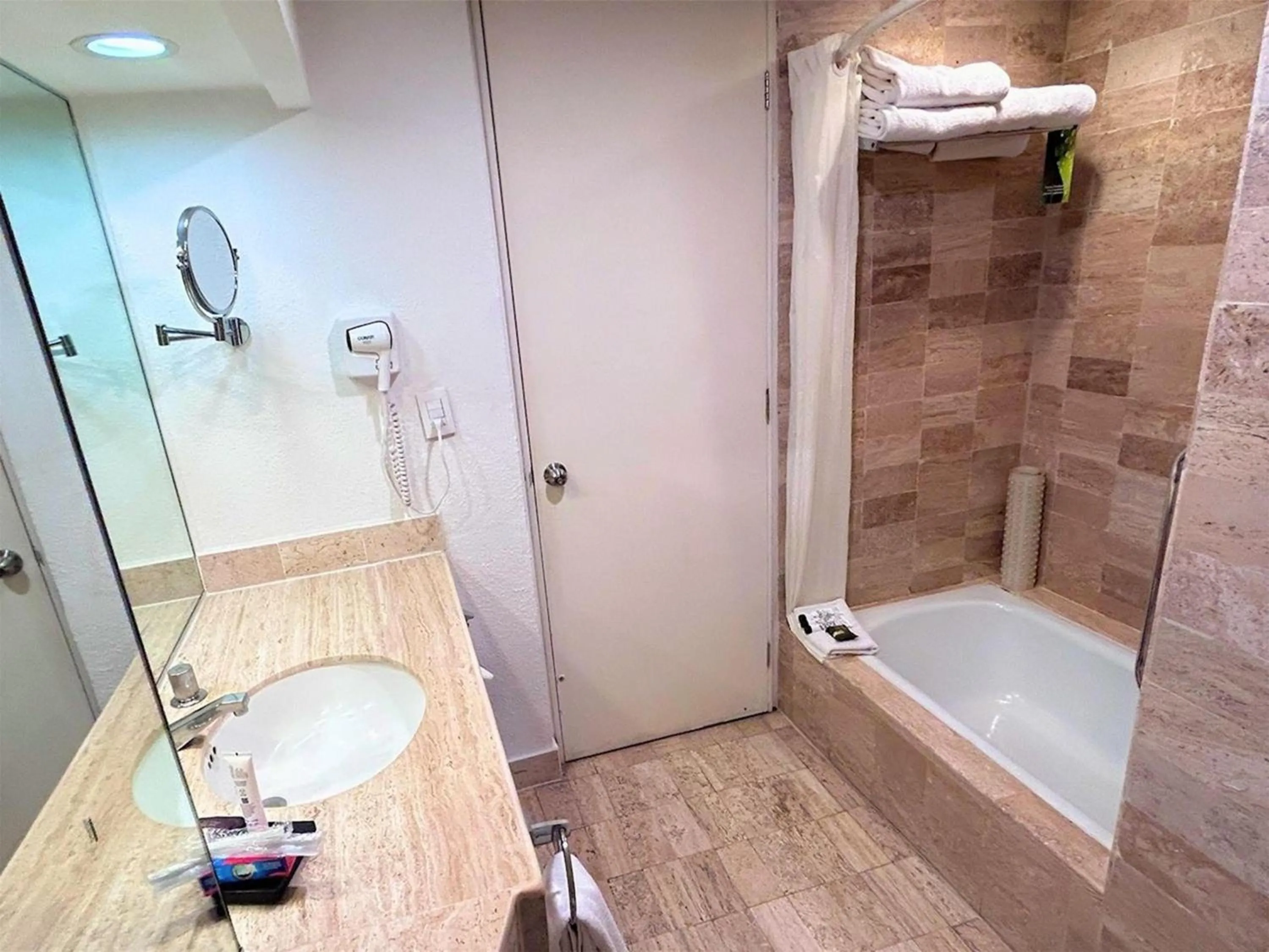 Bathroom in Grand Cantalagua Hotel Morelia, BW Signature Collection