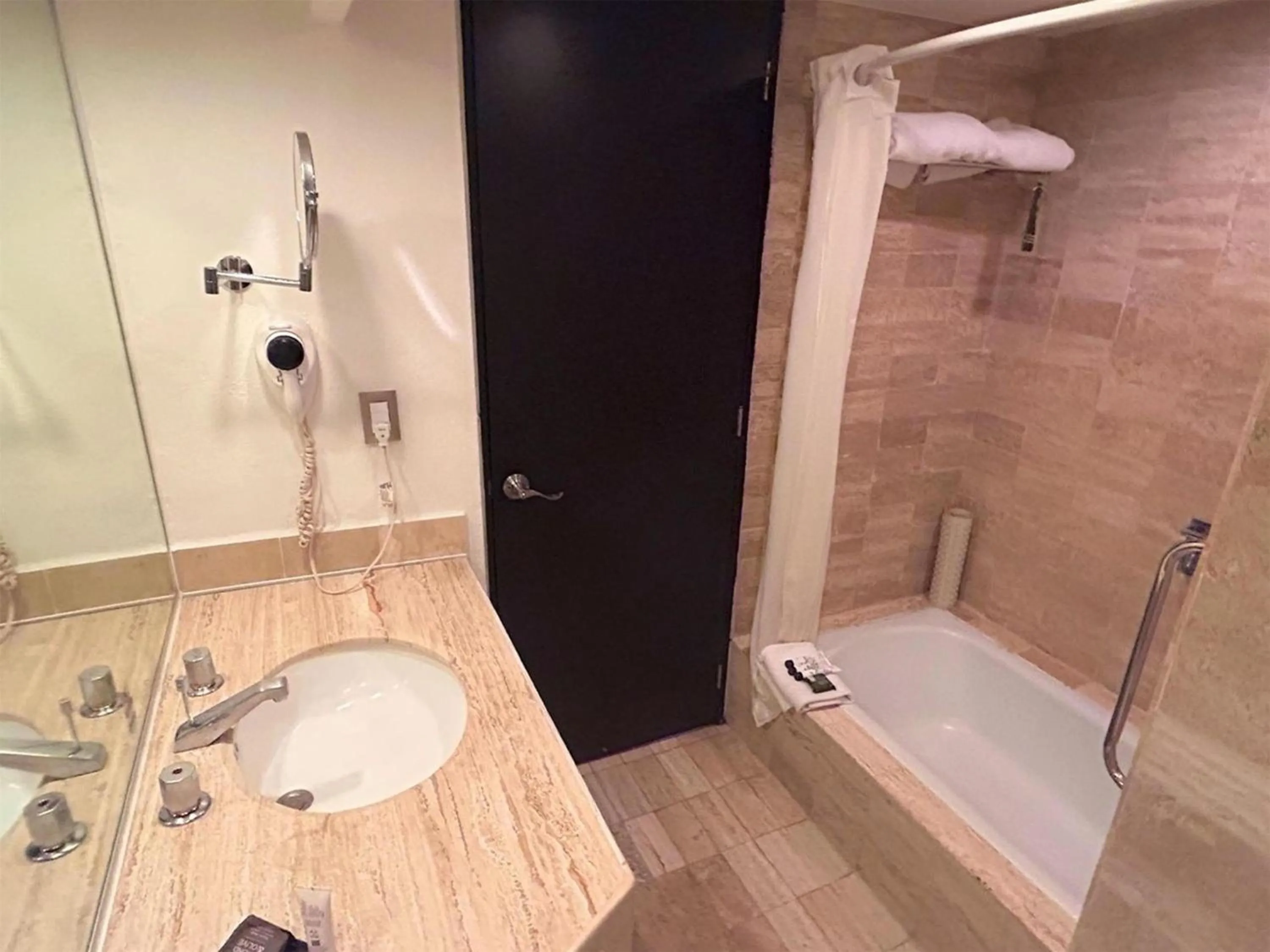 Bathroom in Grand Cantalagua Hotel Morelia, BW Signature Collection