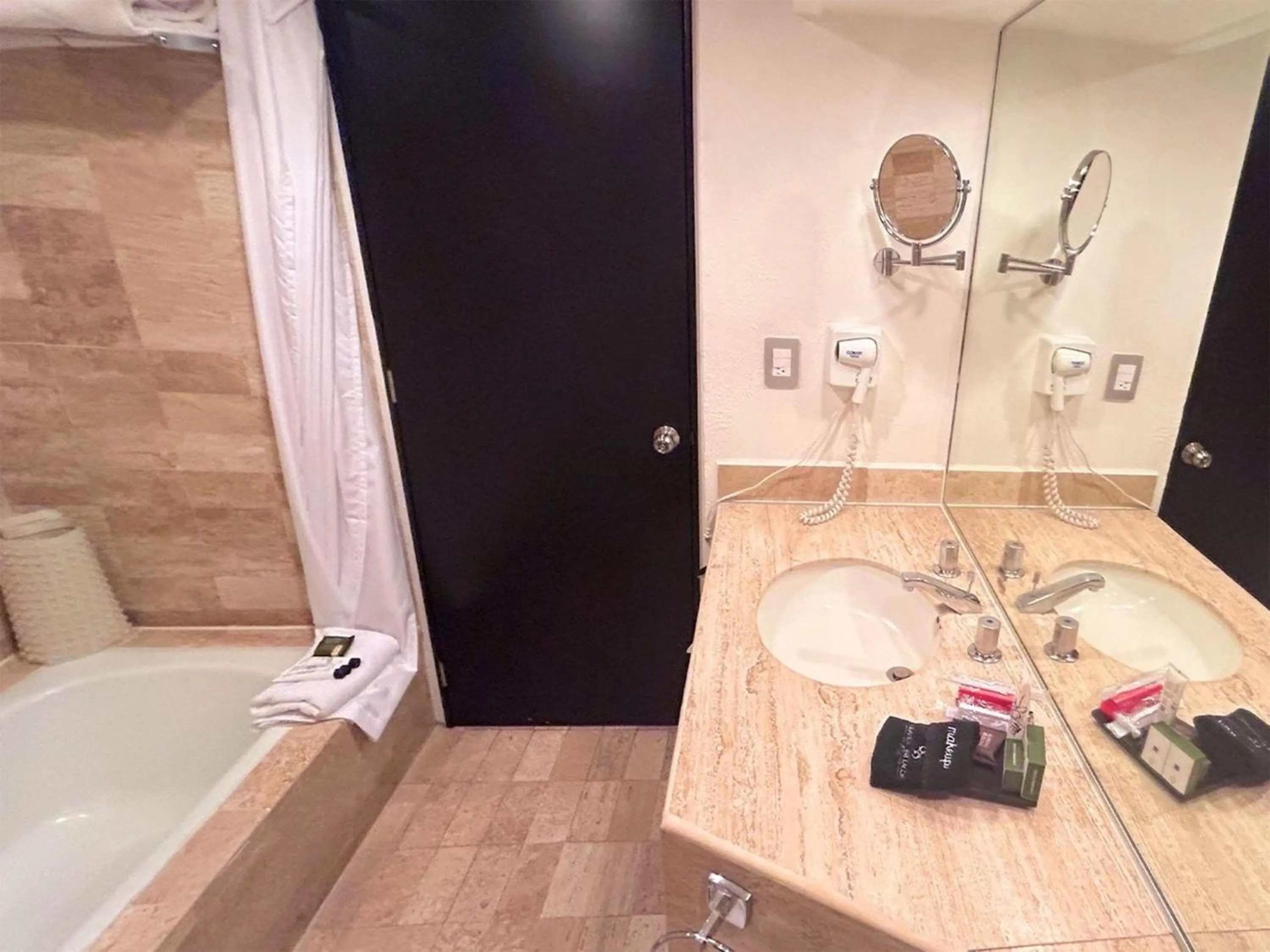 Bathroom in Grand Cantalagua Hotel Morelia, BW Signature Collection