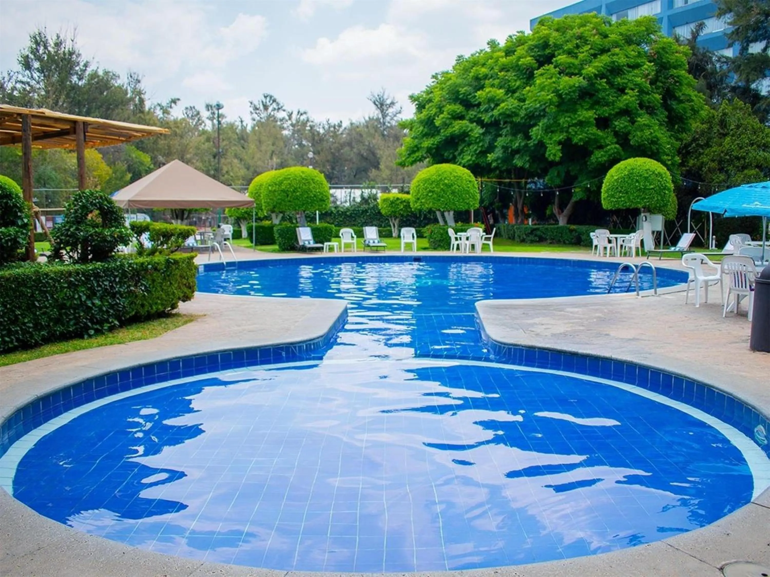 Pool view in Grand Cantalagua Hotel Morelia, BW Signature Collection