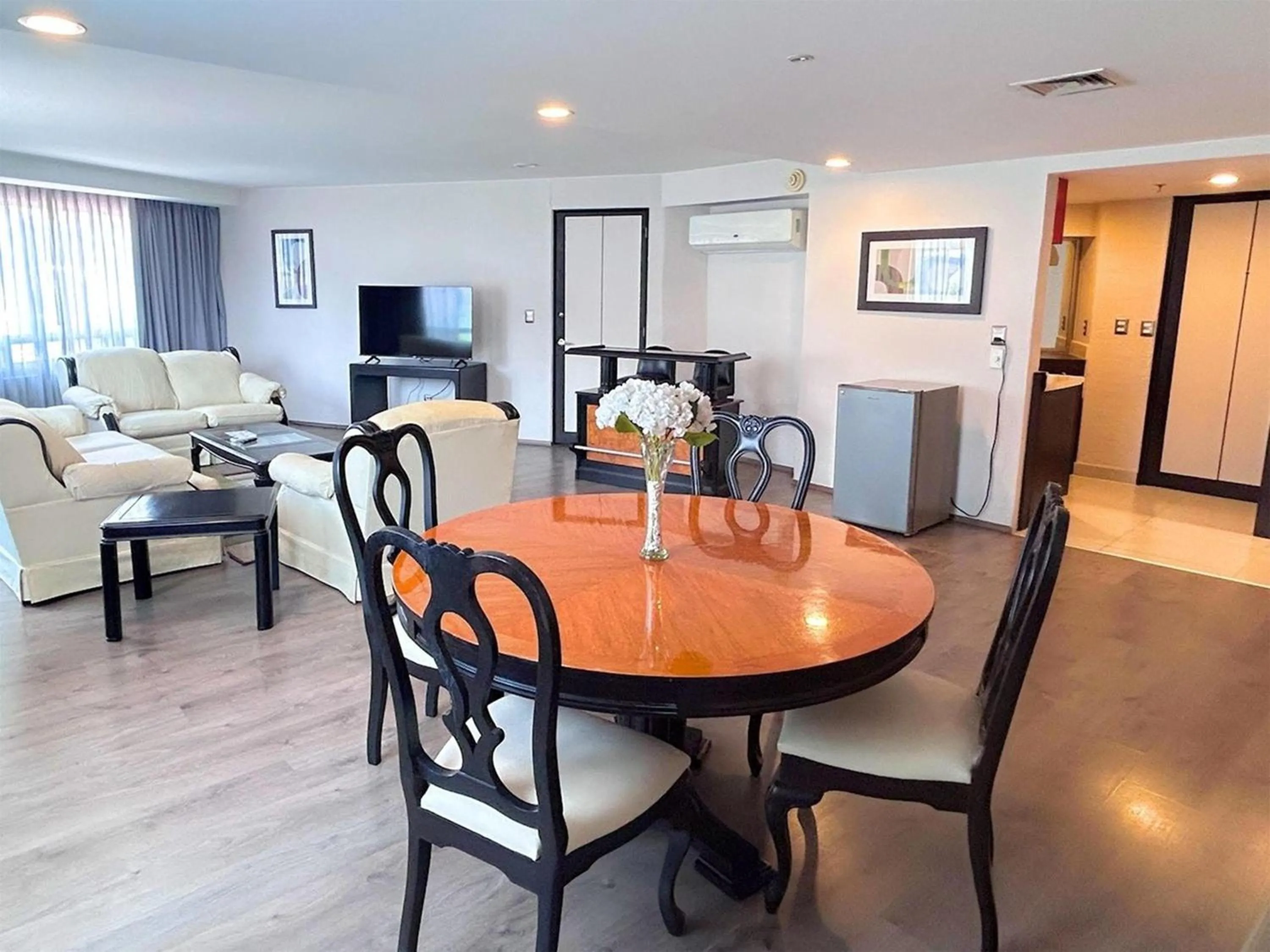 Photo of the whole room in Grand Cantalagua Hotel Morelia, BW Signature Collection