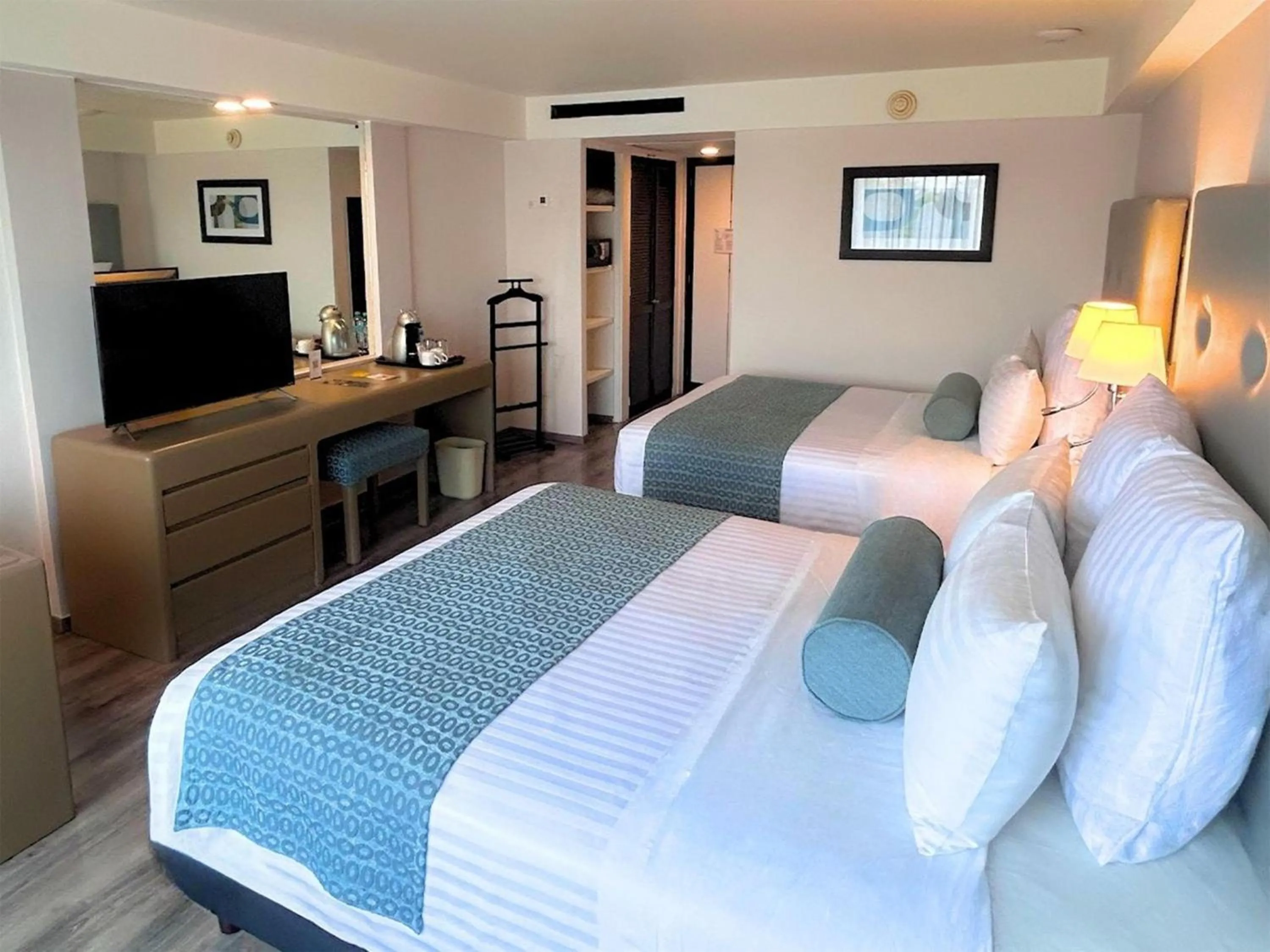 Bedroom, Bed in Grand Cantalagua Hotel Morelia, BW Signature Collection