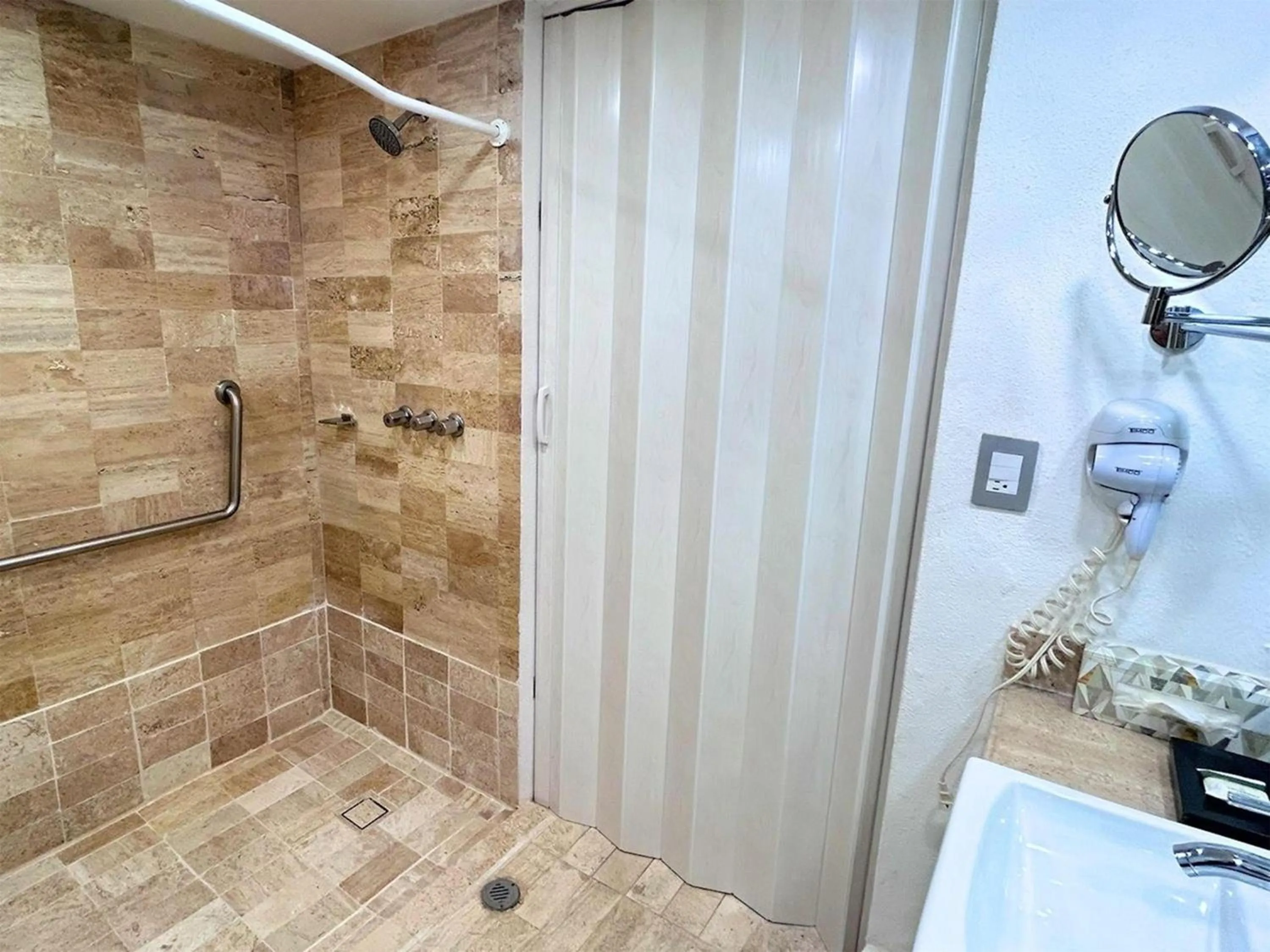 Bathroom in Grand Cantalagua Hotel Morelia, BW Signature Collection