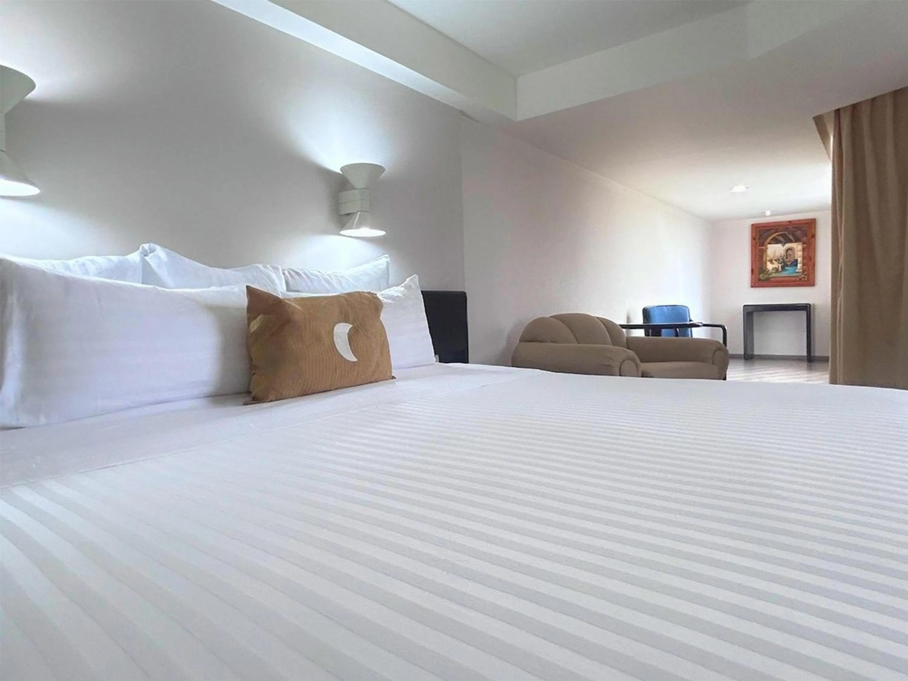 Photo of the whole room, Bed in Grand Cantalagua Hotel Morelia, BW Signature Collection