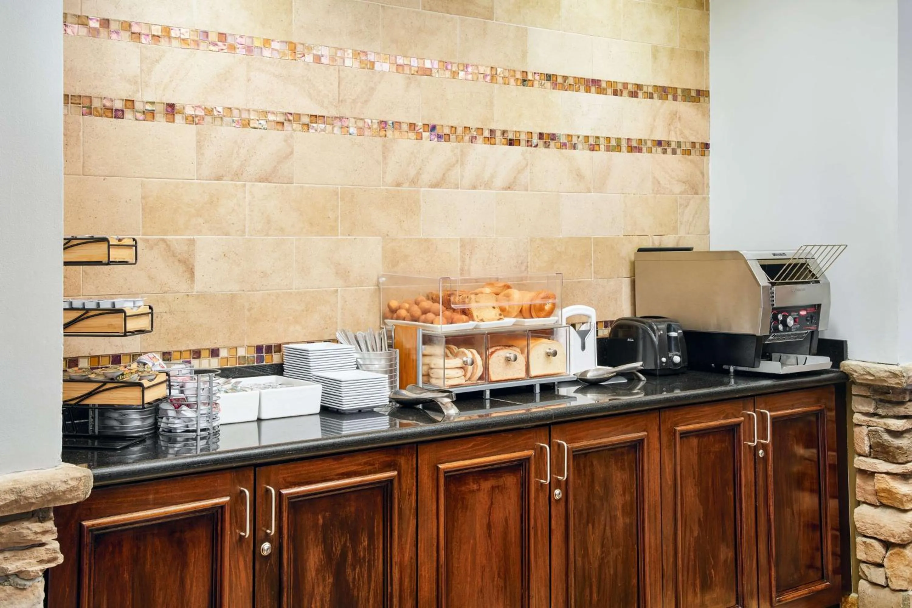 Restaurant/places to eat in Hyatt House Sterling/Dulles Airport North