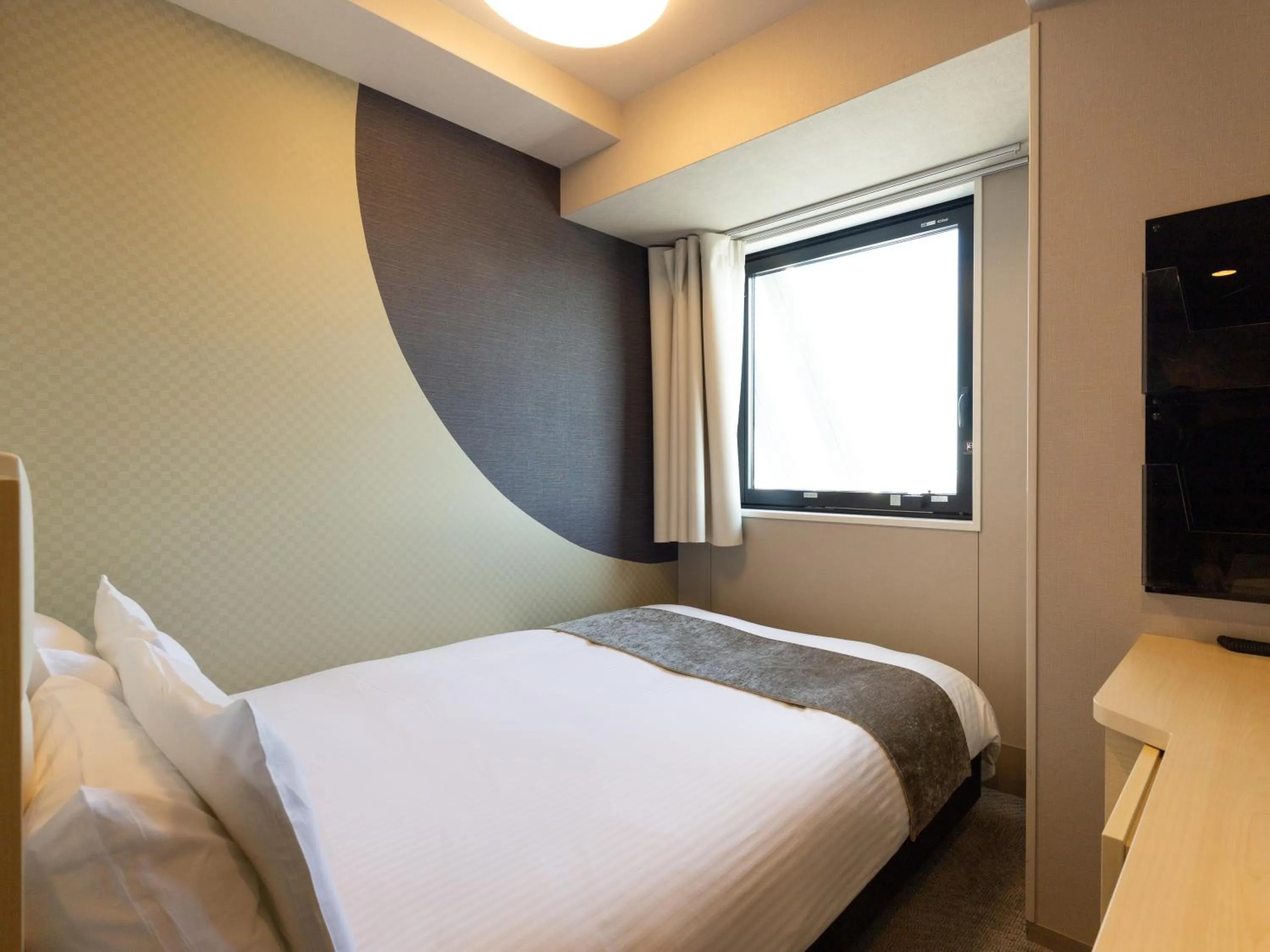 Photo of the whole room, Bed in APA Hotel Shin Osaka Ekimae Tower