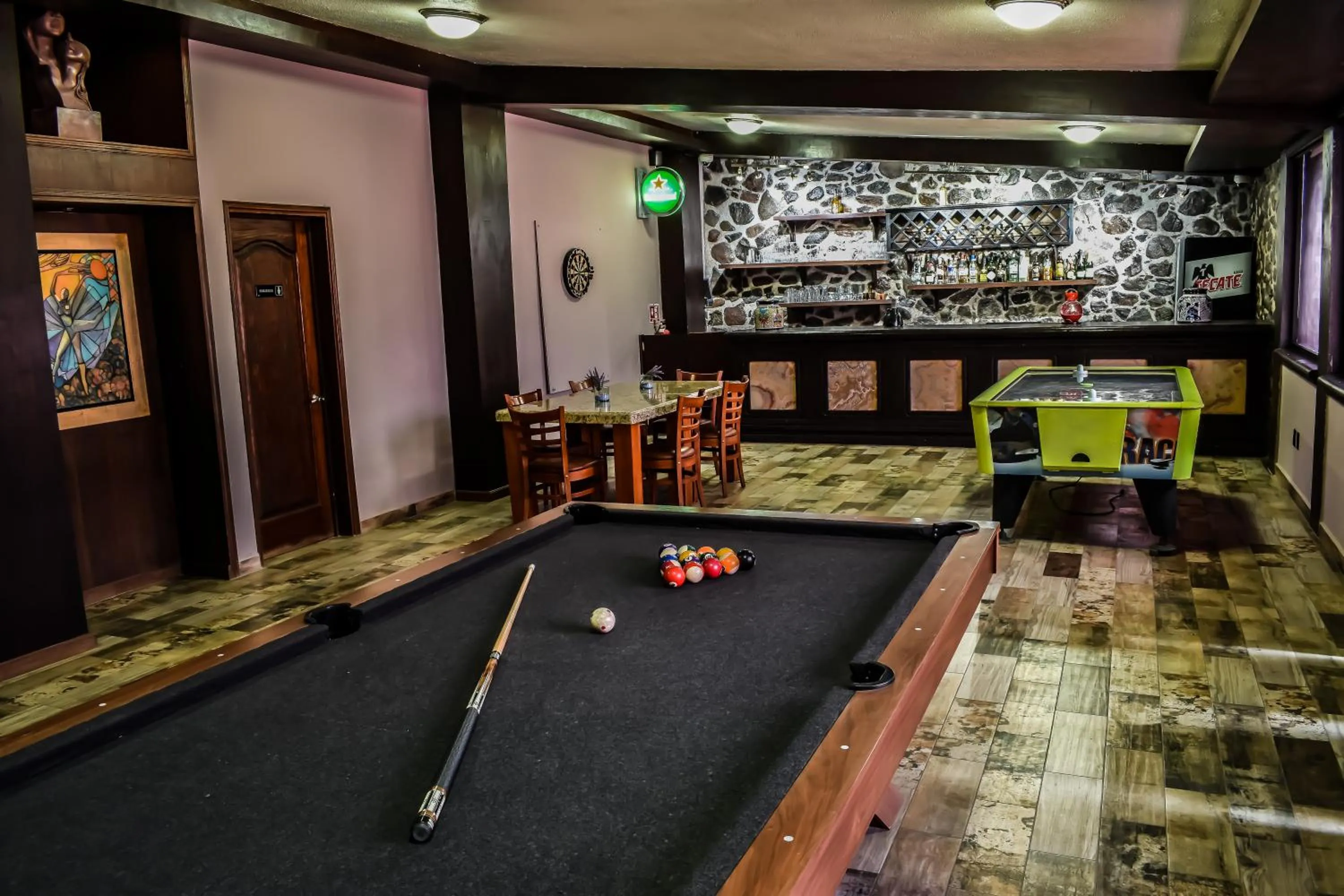 Billiard in The Latit Hotel Querétaro