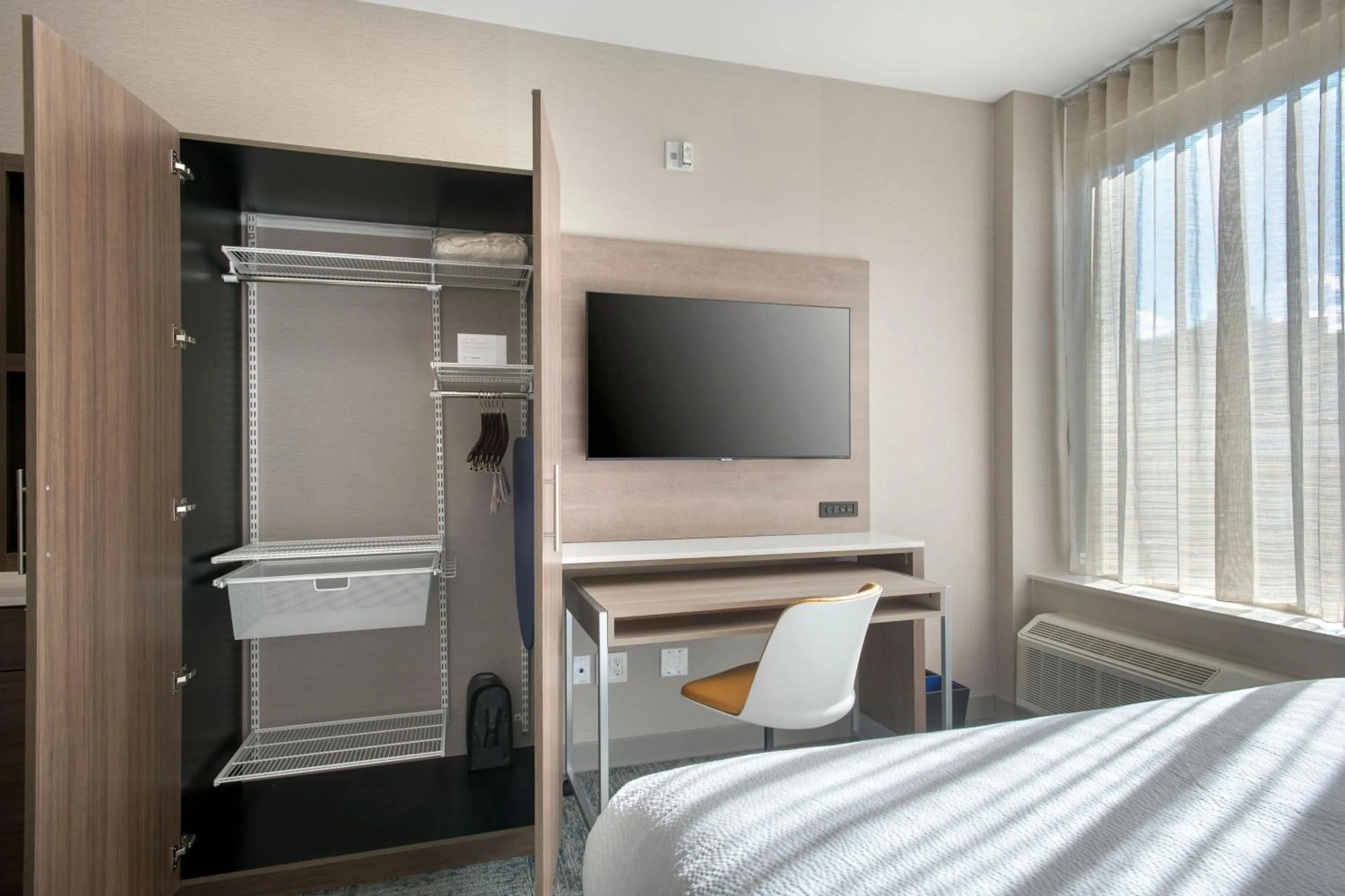 Bedroom, Bed in TownePlace Suites by Marriott New York Brooklyn