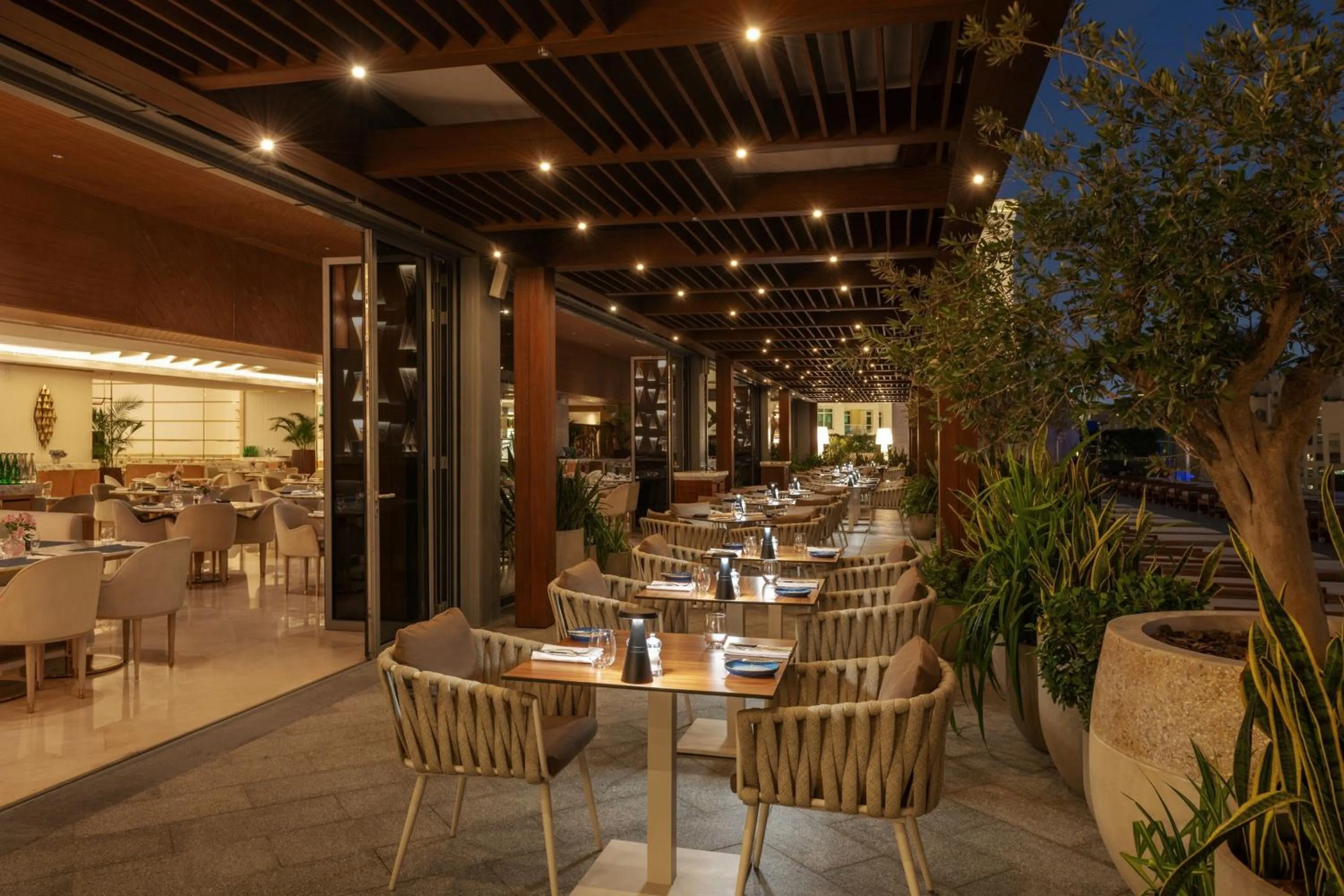 Restaurant/places to eat in The St. Regis Dubai, The Palm